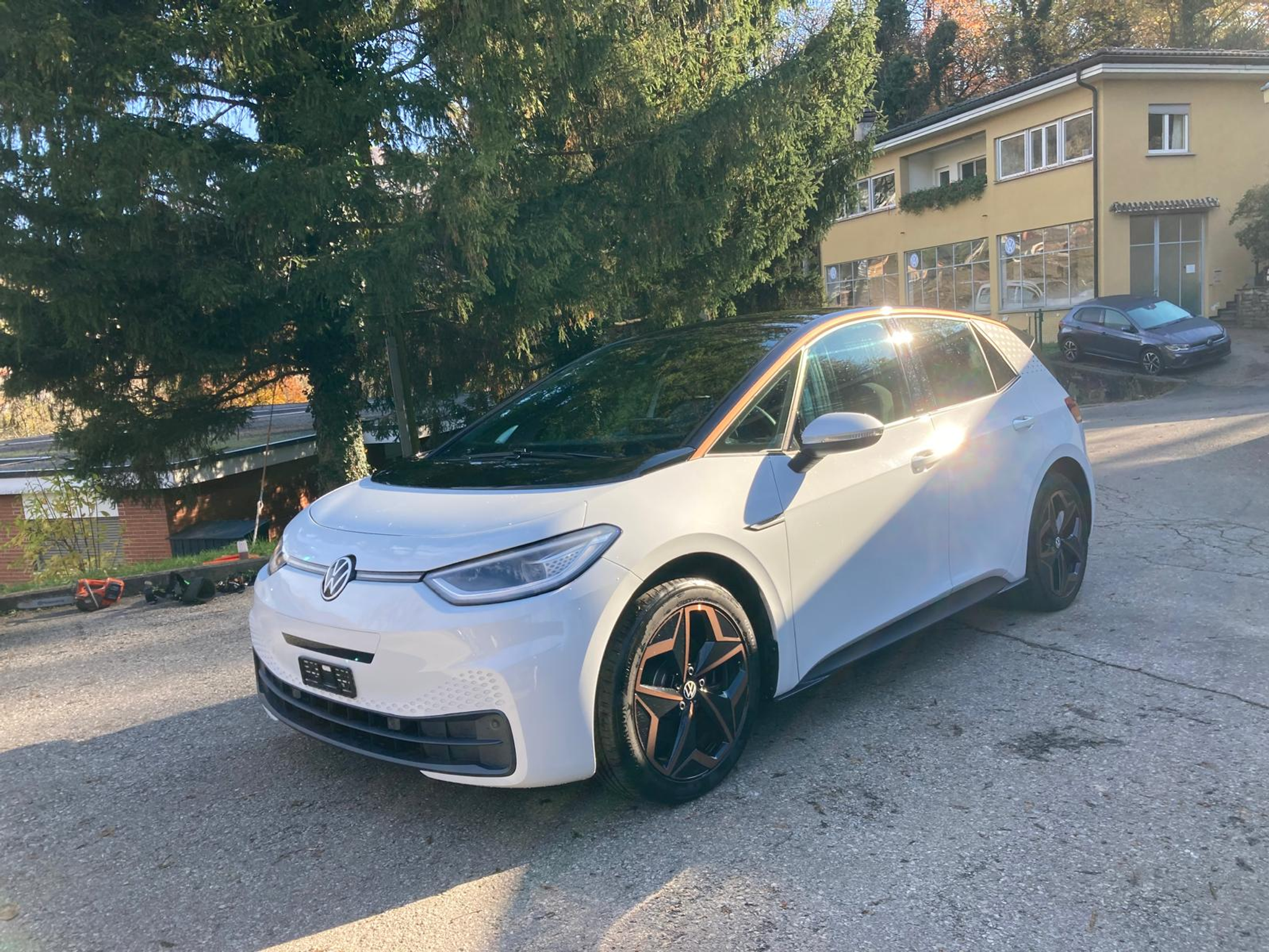 listing desktop thumbnail image 2