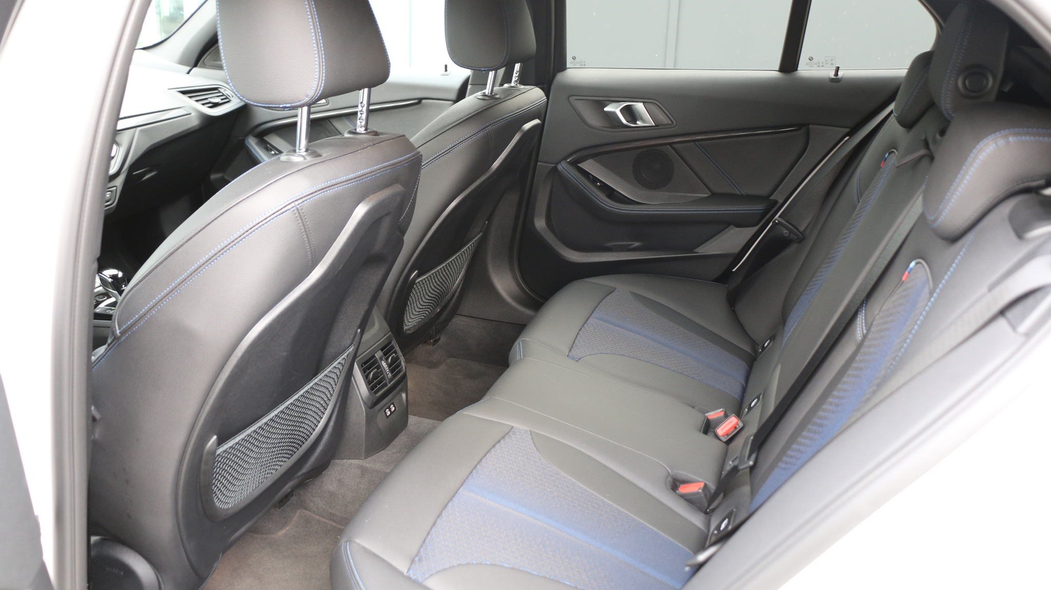 listing desktop thumbnail image 16