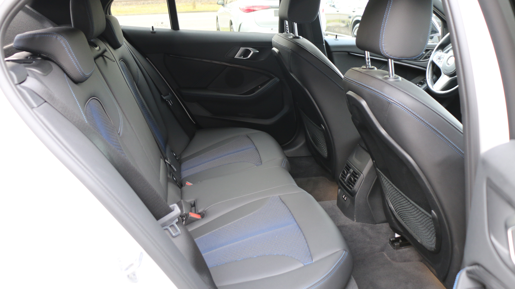 listing desktop thumbnail image 19