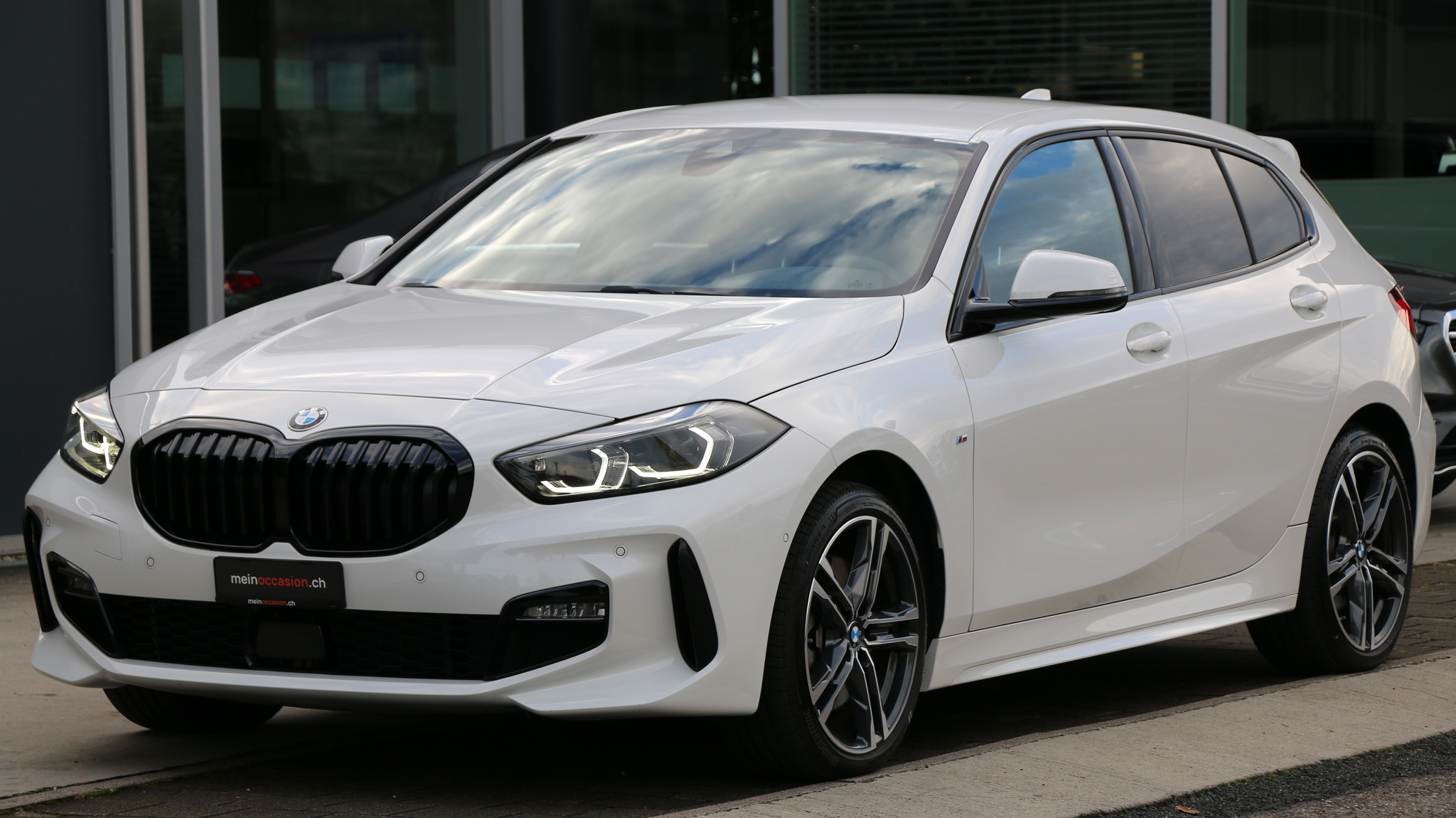 listing desktop thumbnail image 1