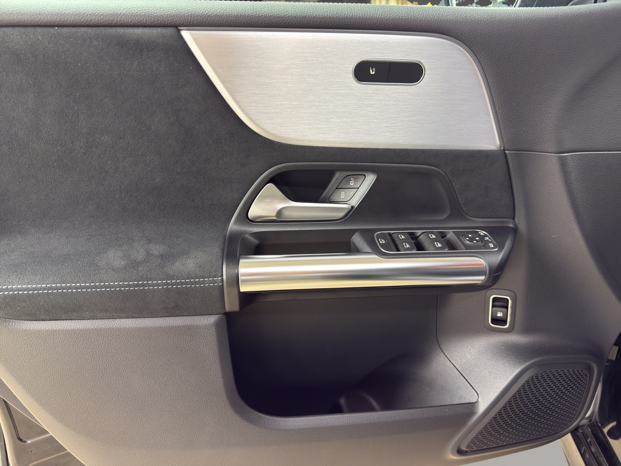 listing desktop thumbnail image 12