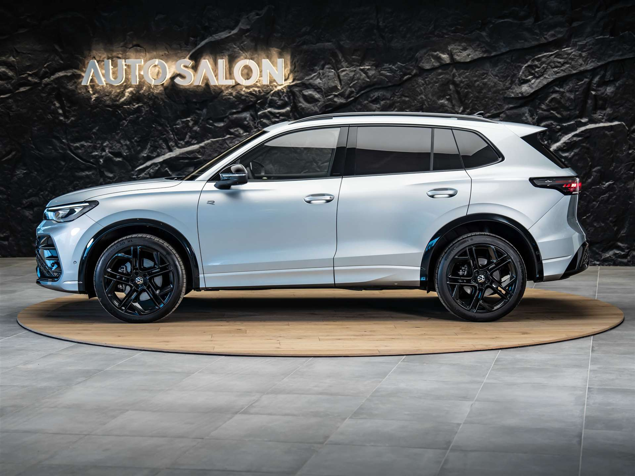 listing desktop thumbnail image 1