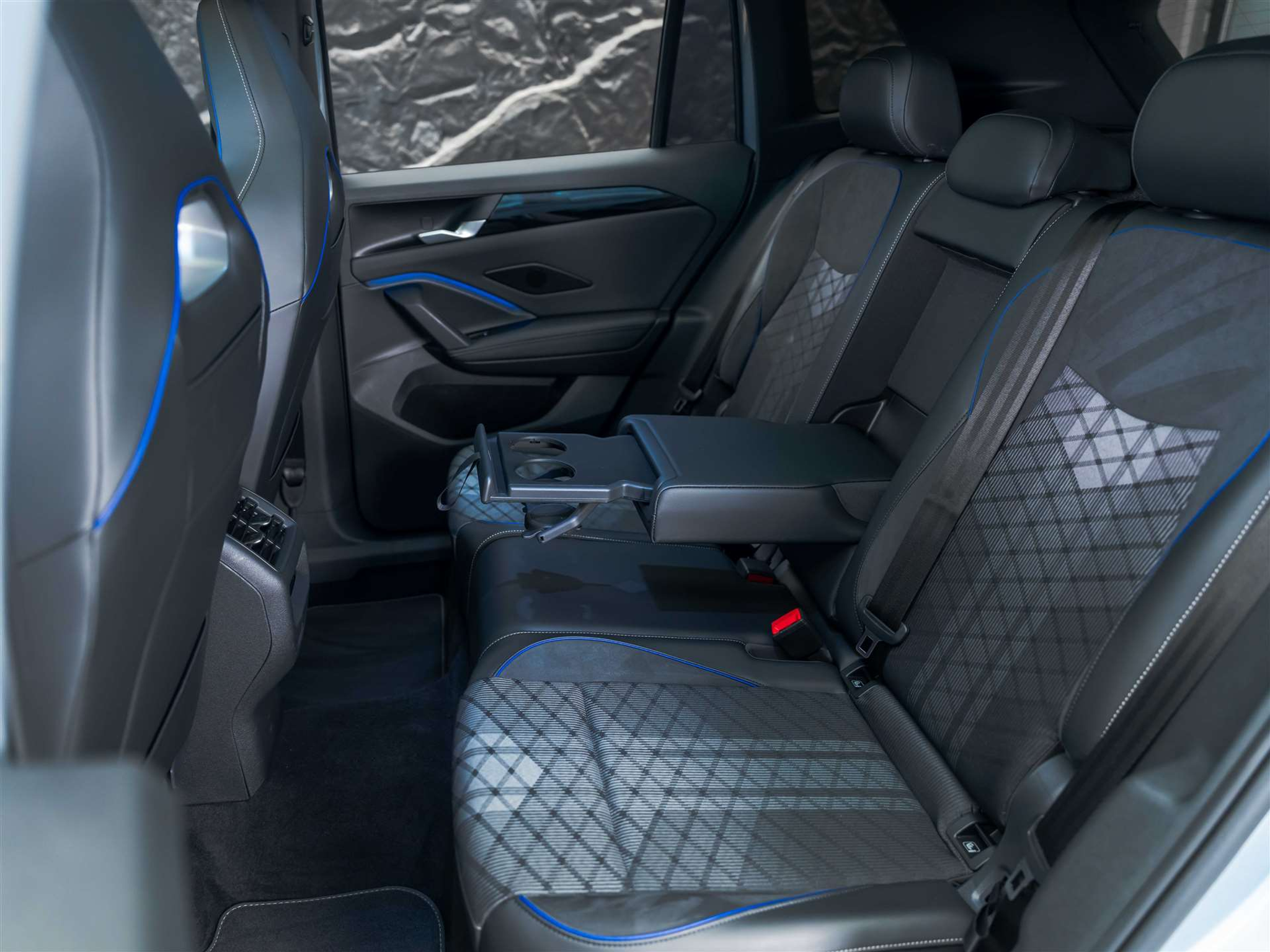 listing desktop thumbnail image 16