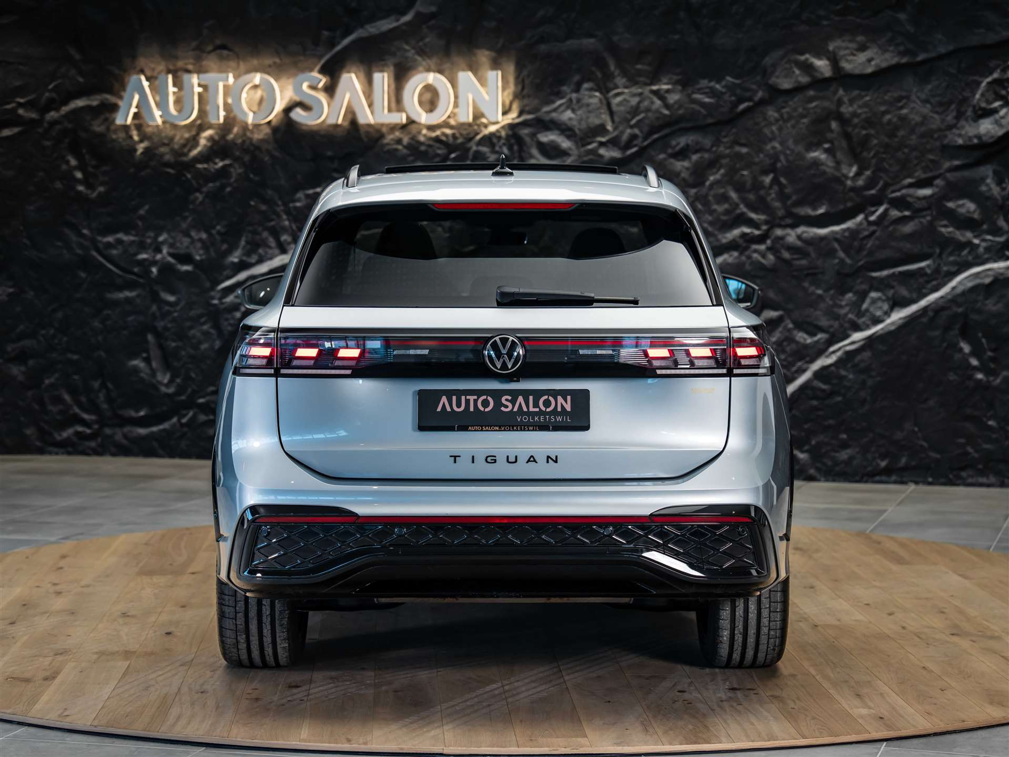 listing desktop thumbnail image 3