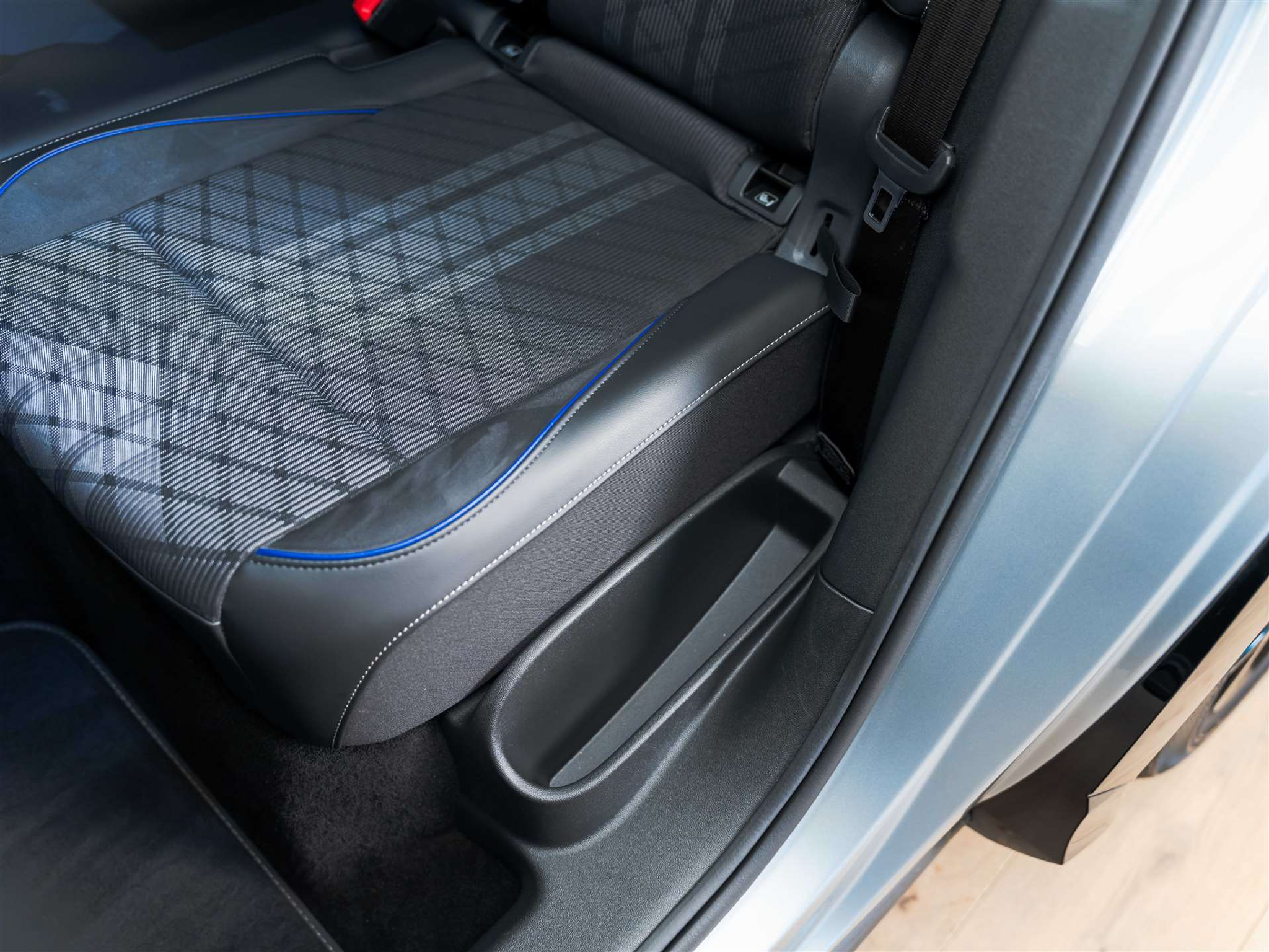 listing desktop thumbnail image 15