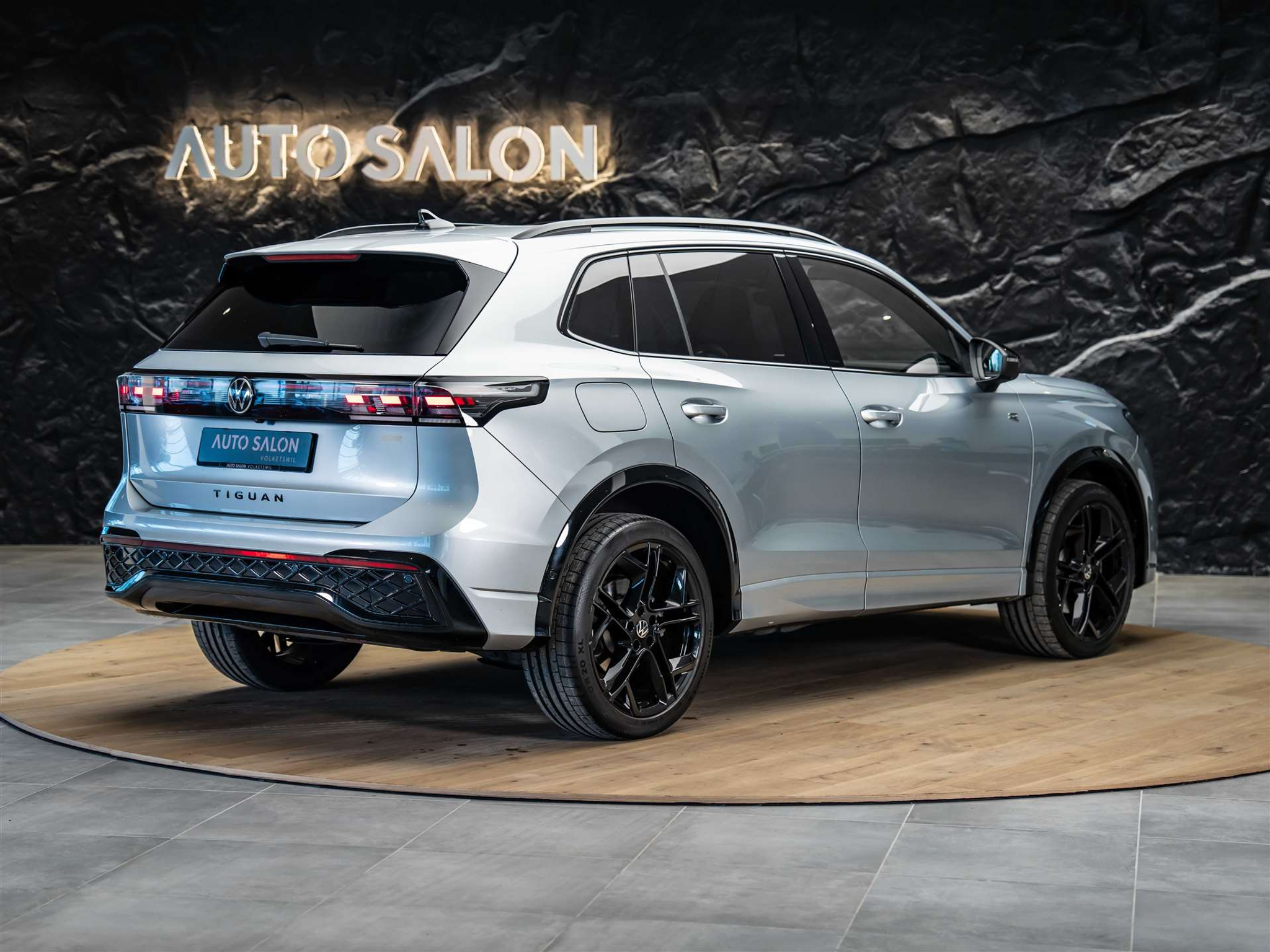 listing desktop thumbnail image 4