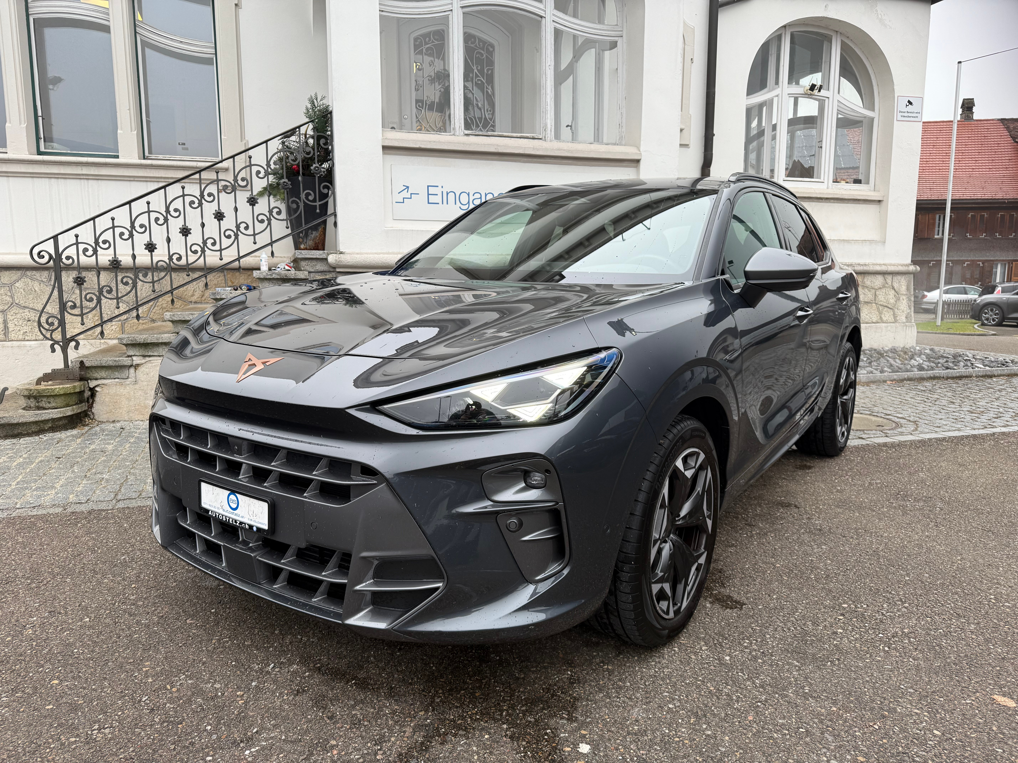 listing desktop thumbnail image 1