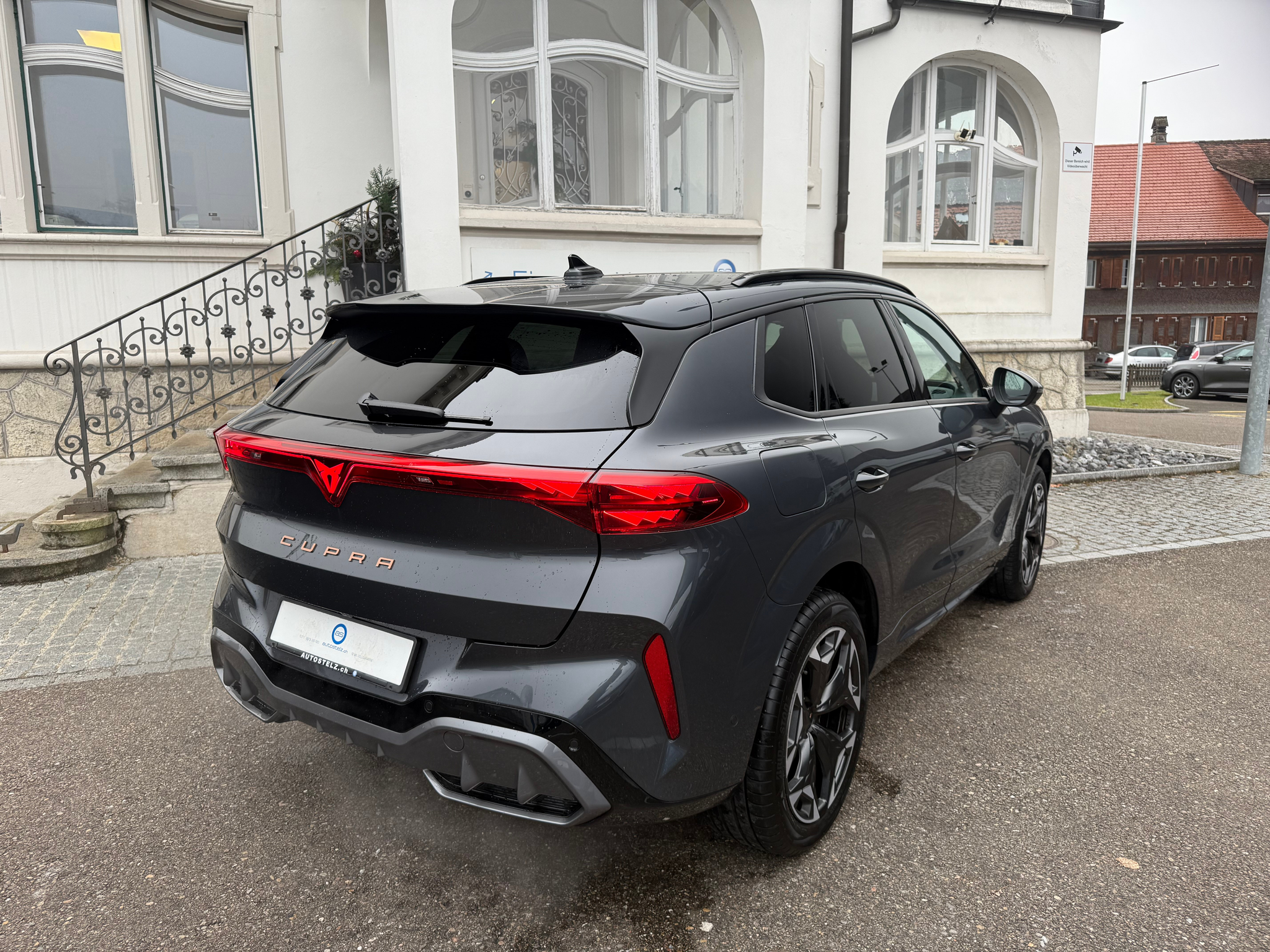 listing desktop thumbnail image 4