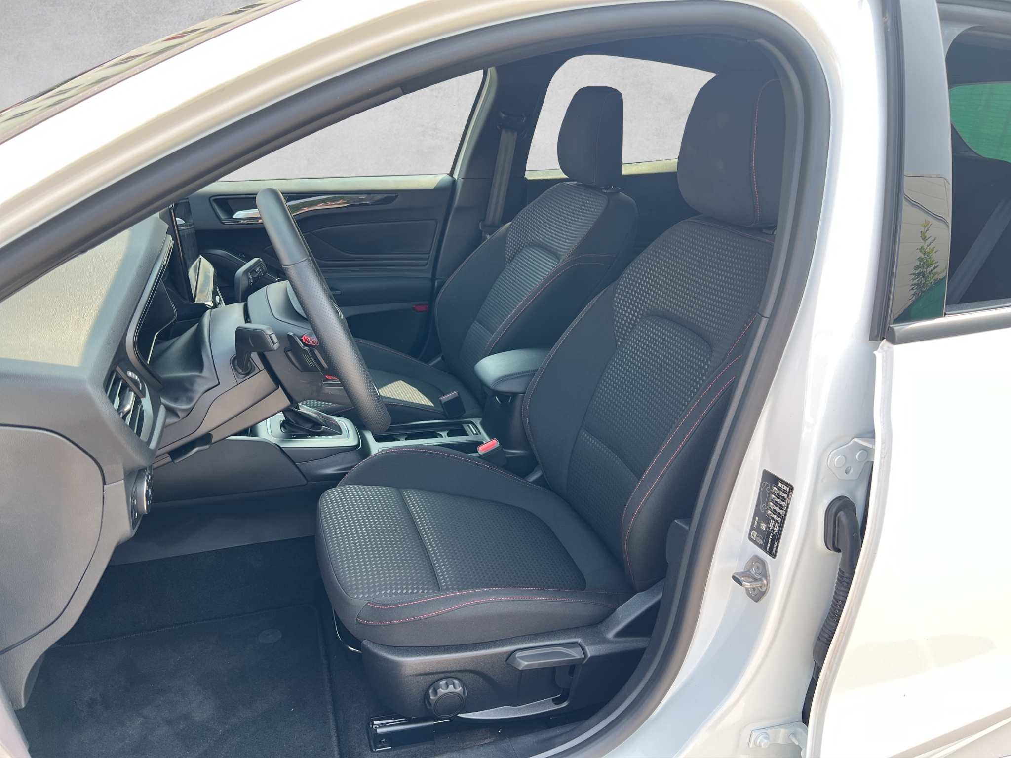 listing desktop thumbnail image 5