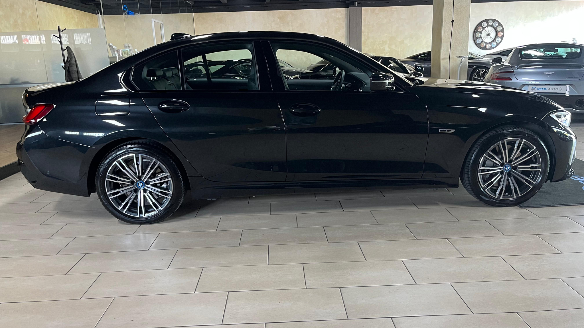 listing desktop thumbnail image 1