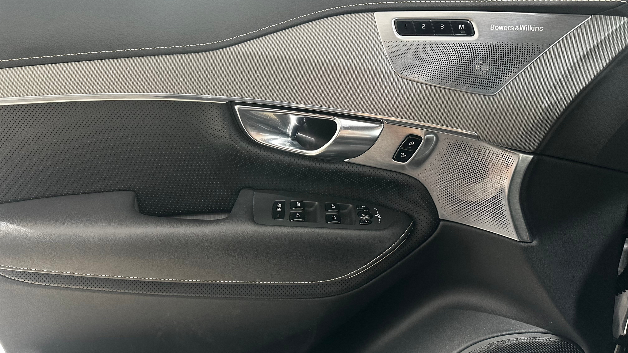 listing desktop thumbnail image 11