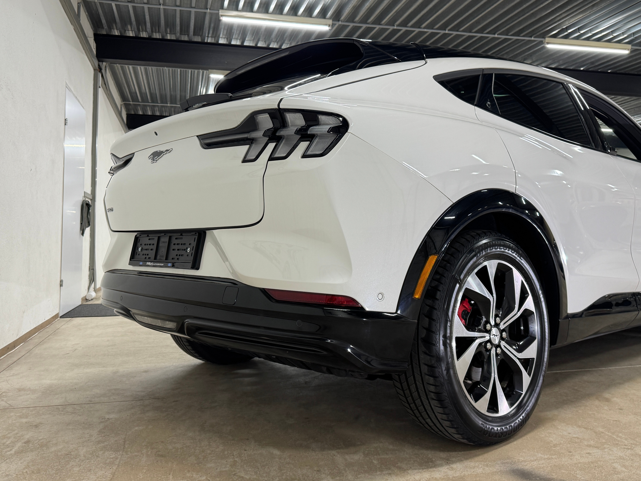 listing desktop thumbnail image 5