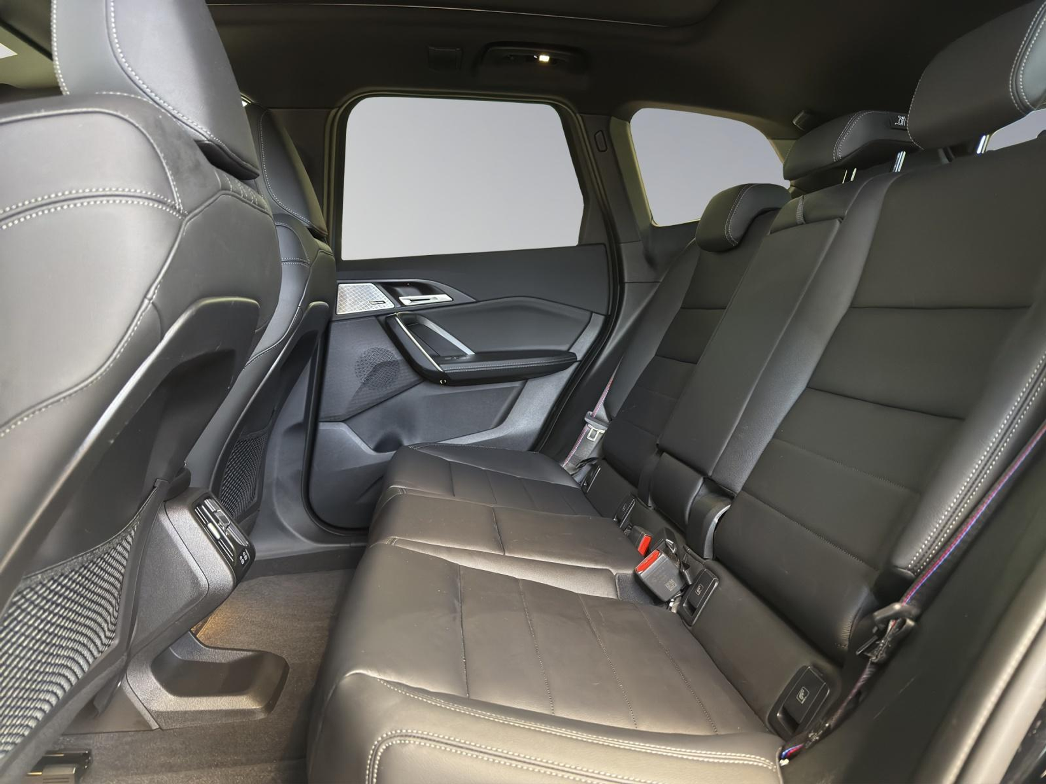 listing desktop thumbnail image 16