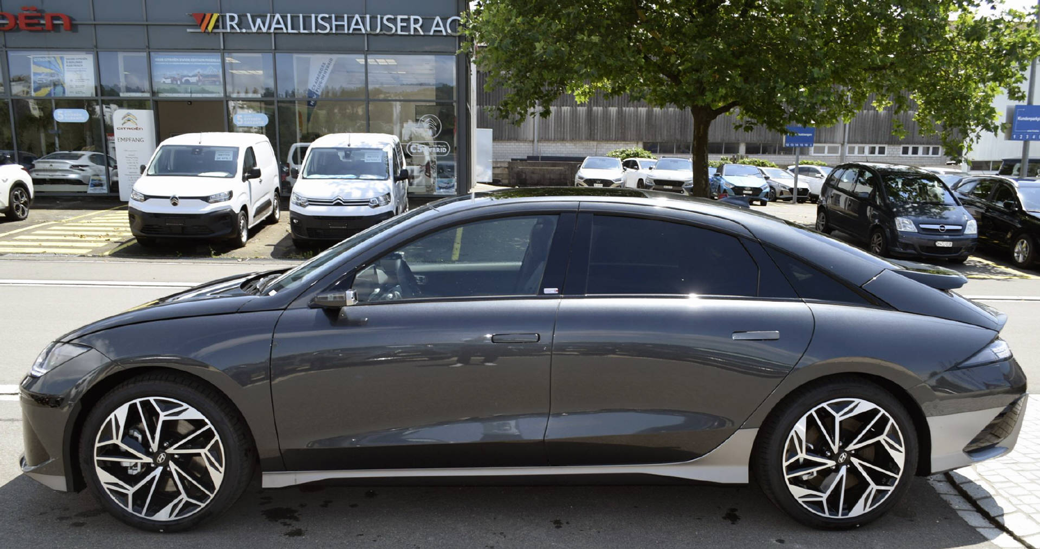 listing desktop thumbnail image 2