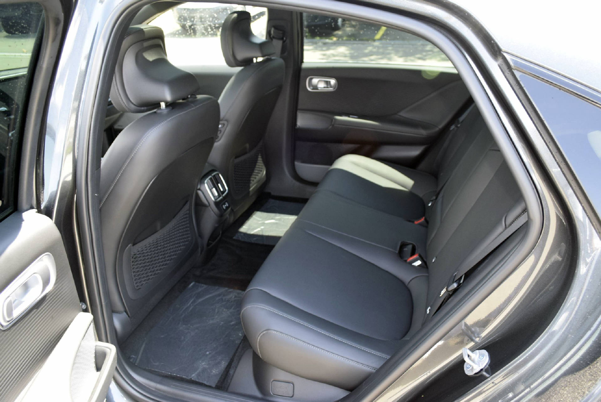 listing desktop thumbnail image 11