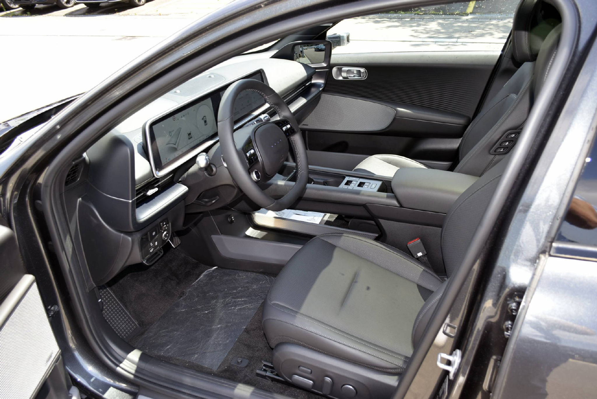 listing desktop thumbnail image 4