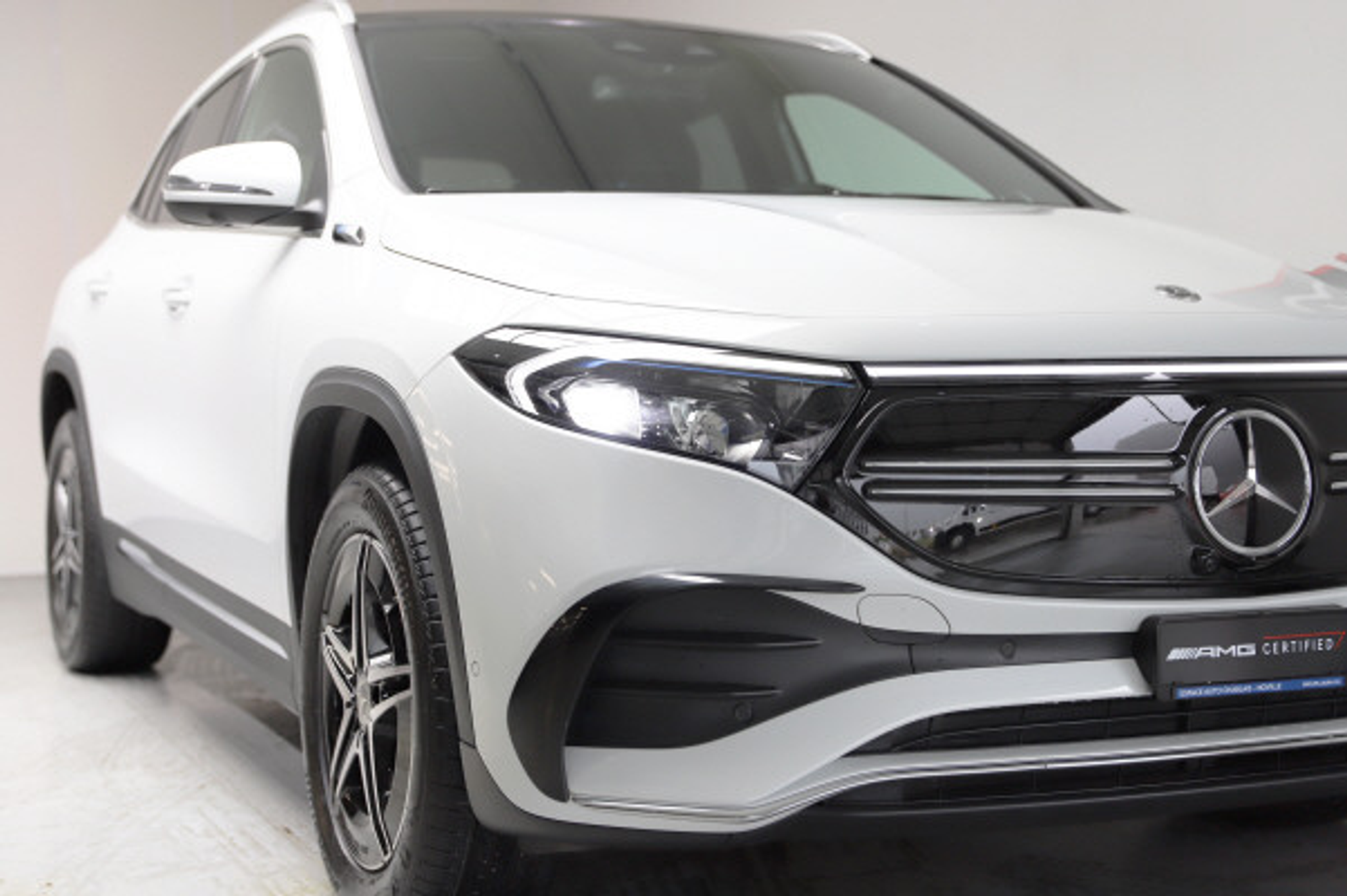 listing desktop thumbnail image 1