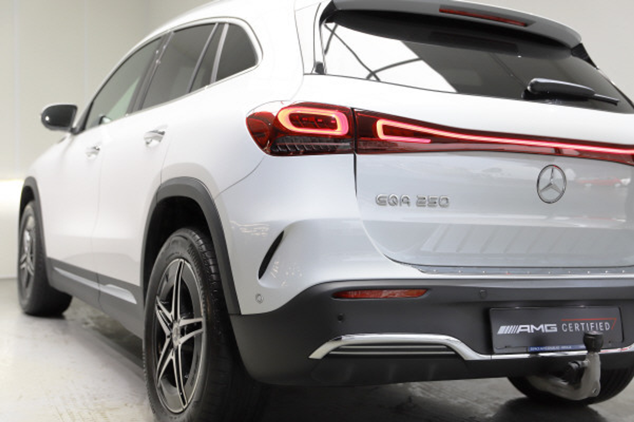 listing desktop thumbnail image 3