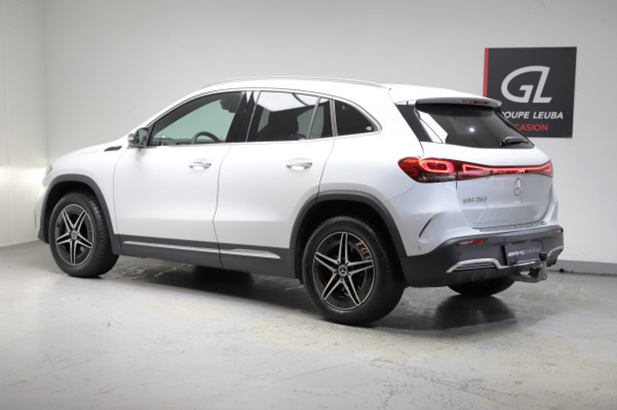 listing desktop thumbnail image 2