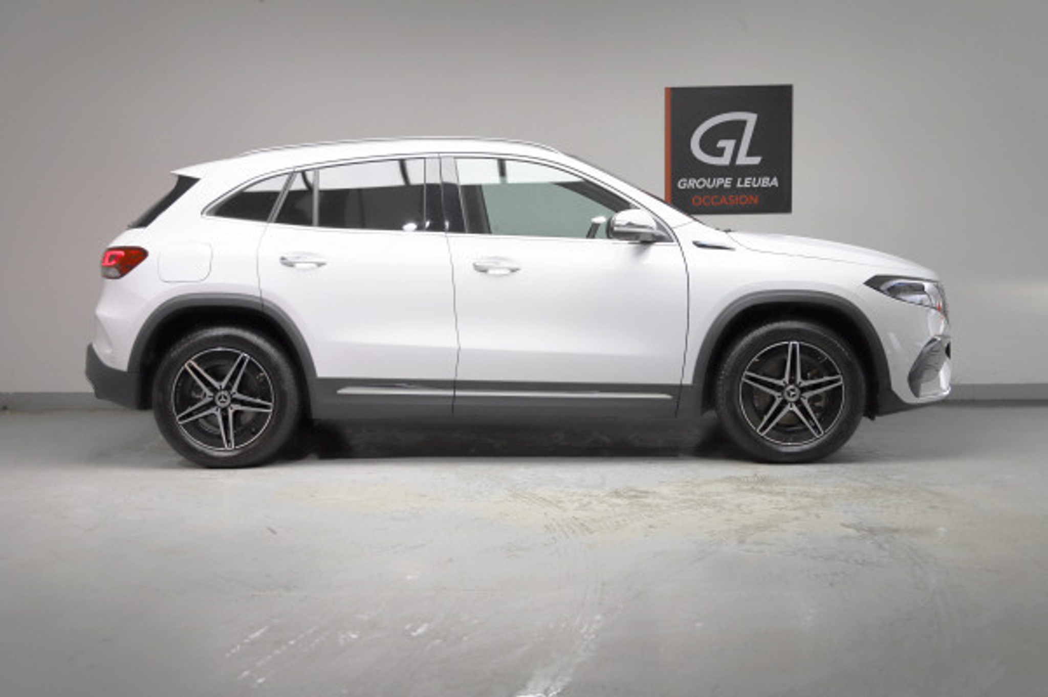 listing desktop thumbnail image 6