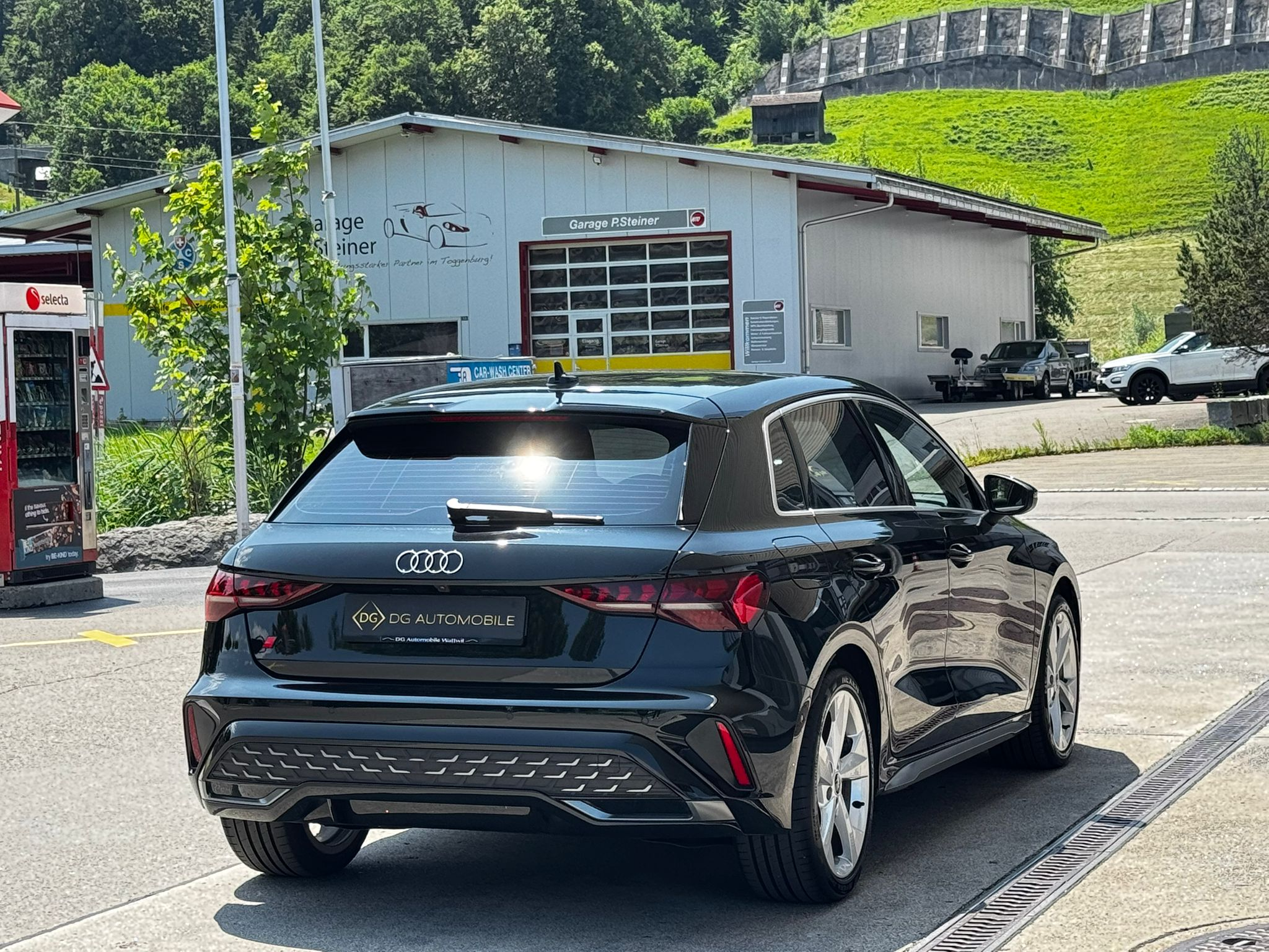 listing desktop thumbnail image 5