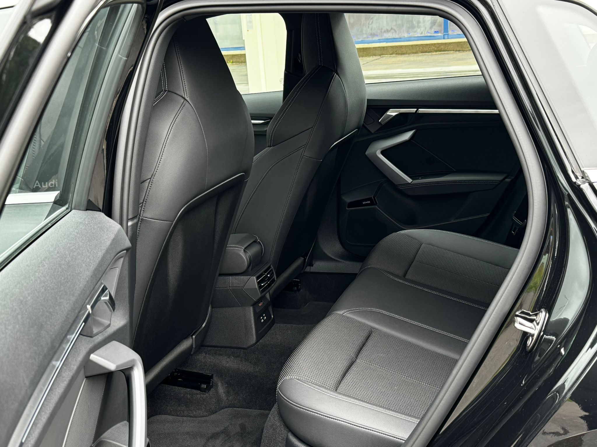 listing desktop thumbnail image 8