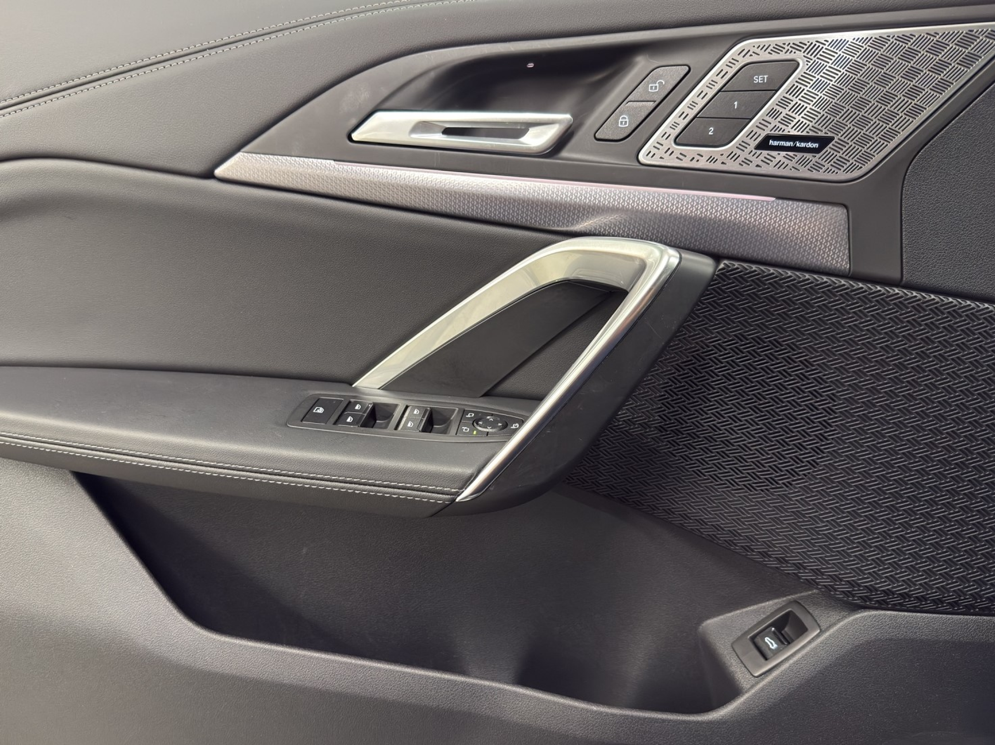 listing desktop thumbnail image 11