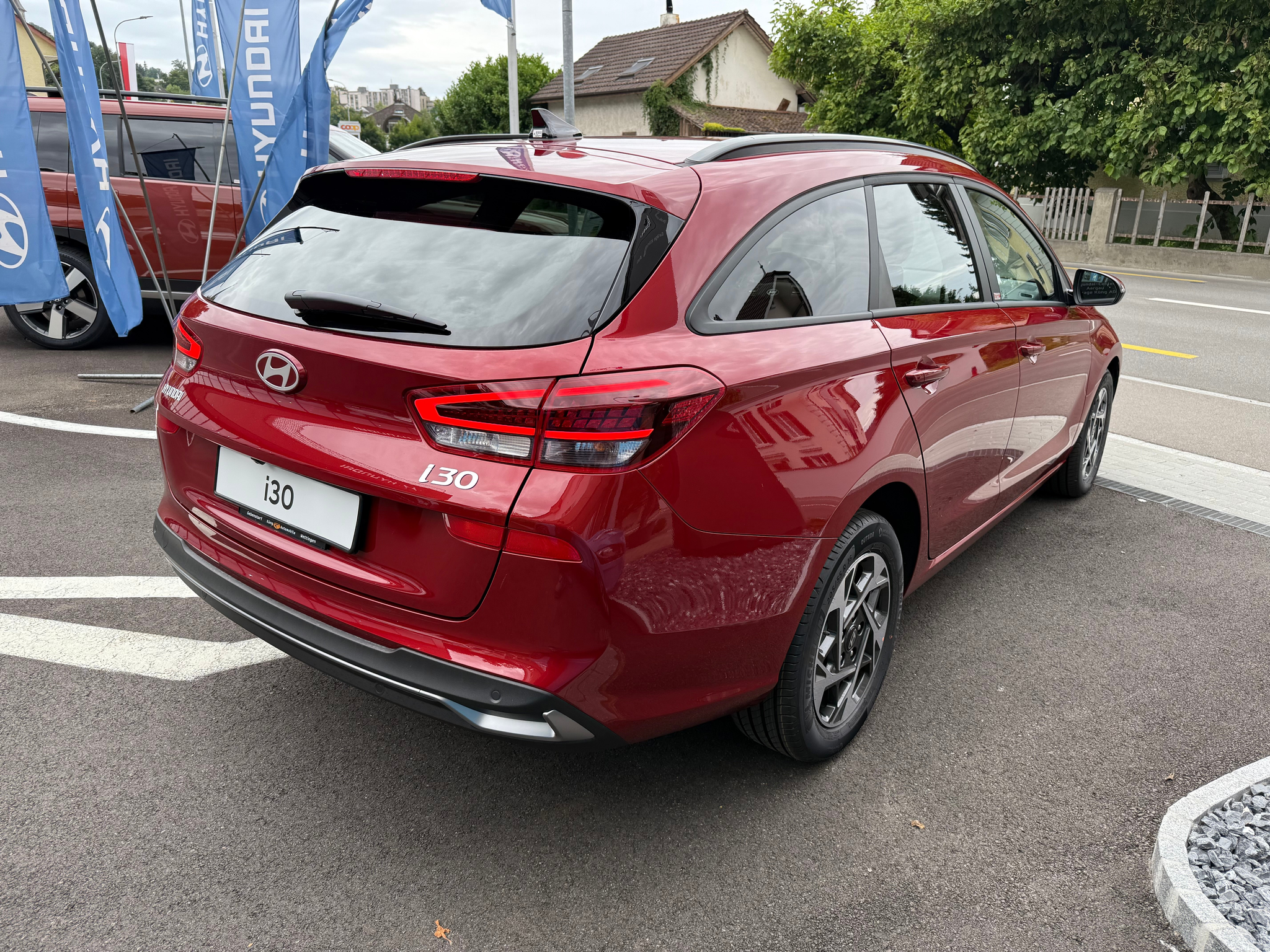 listing desktop thumbnail image 4