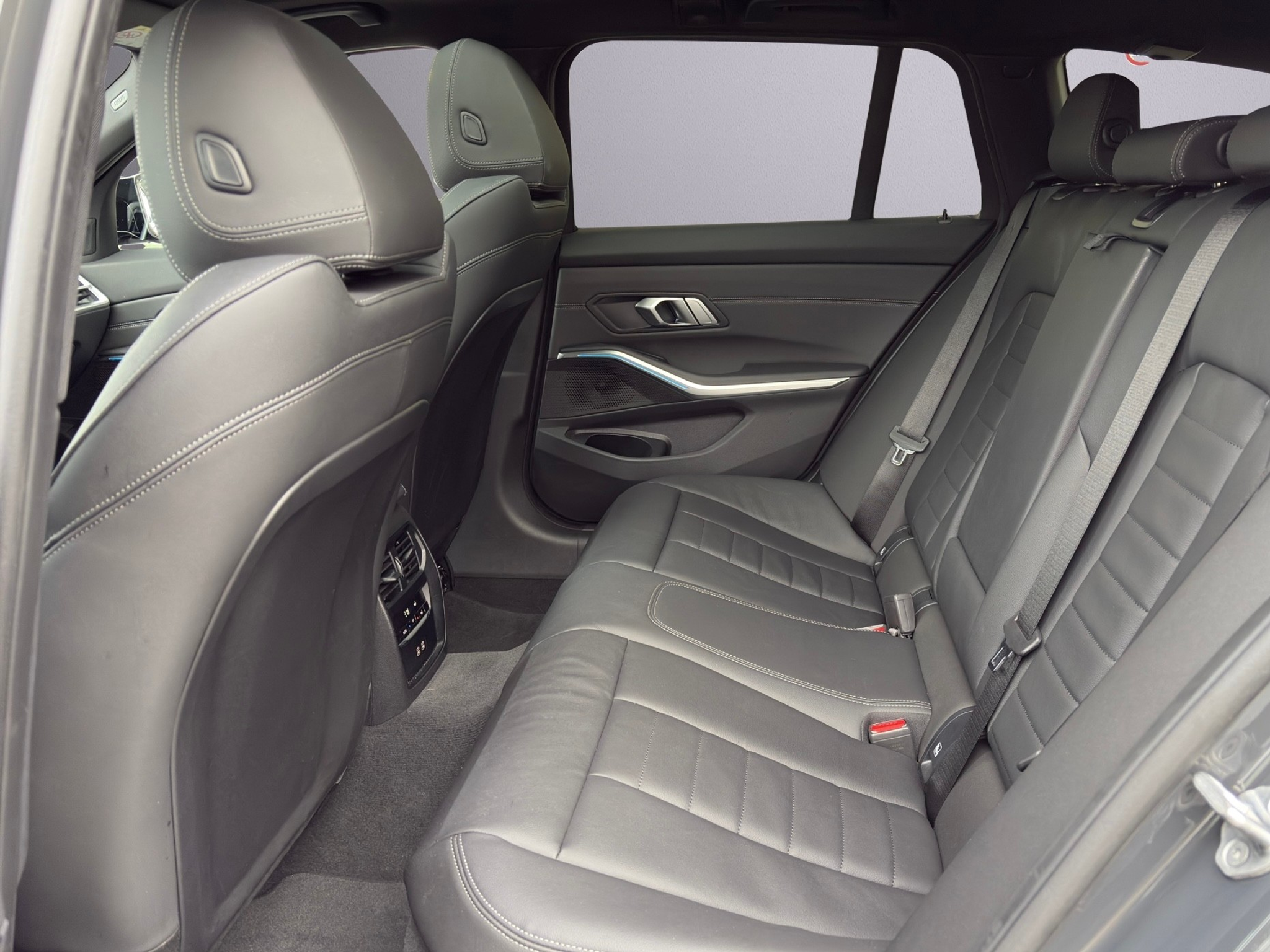 listing desktop thumbnail image 16