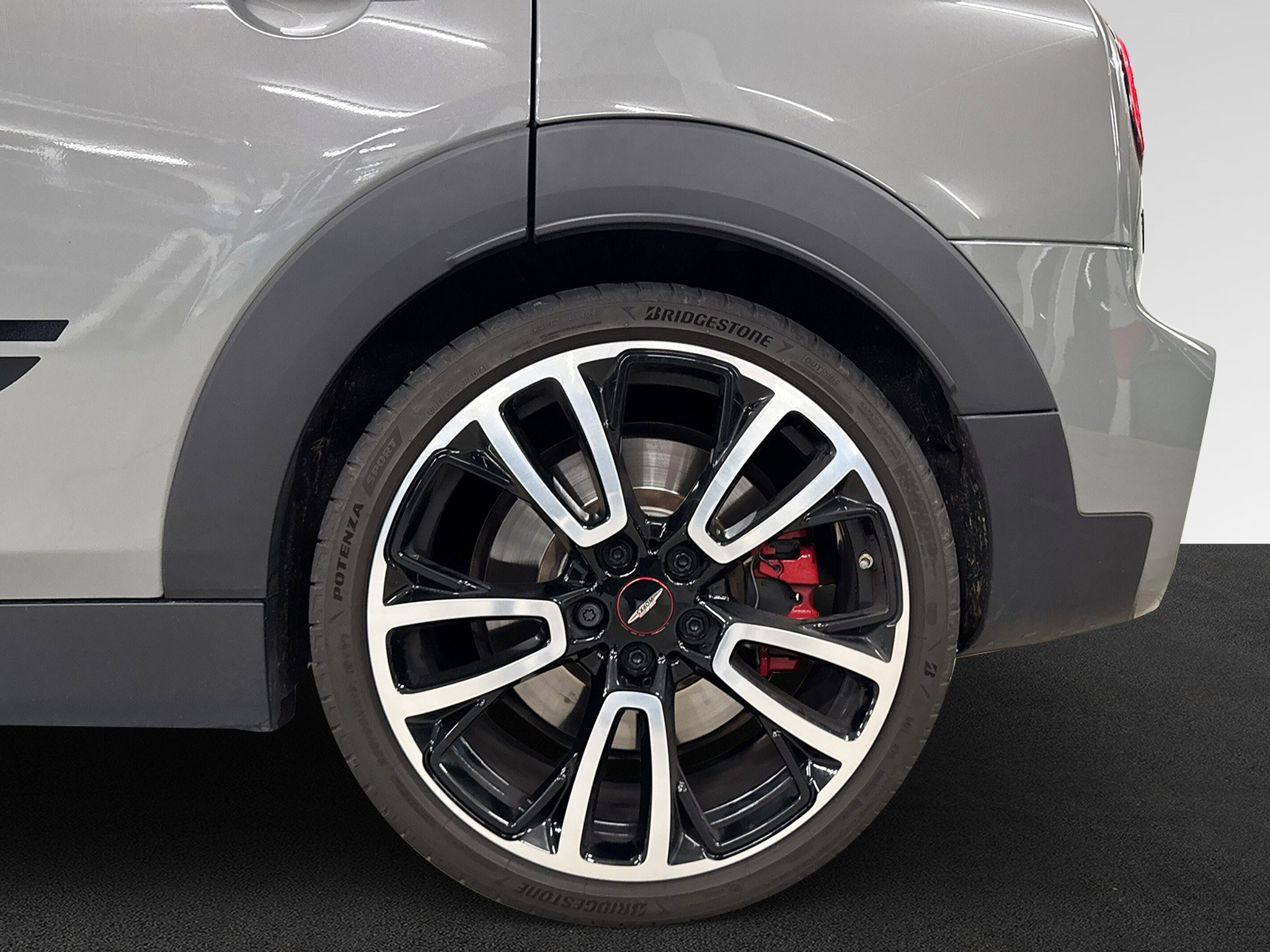 listing desktop thumbnail image 8