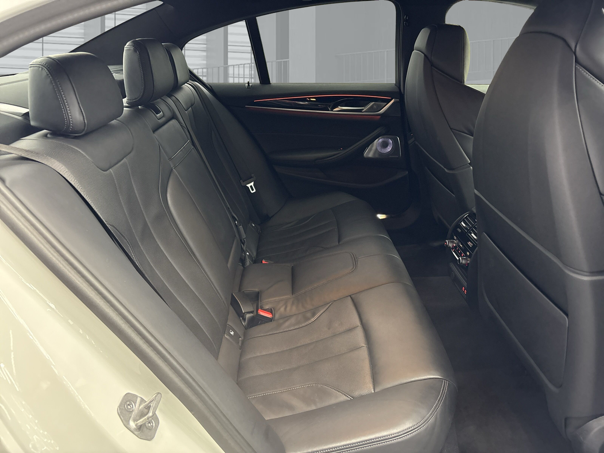 listing desktop thumbnail image 12