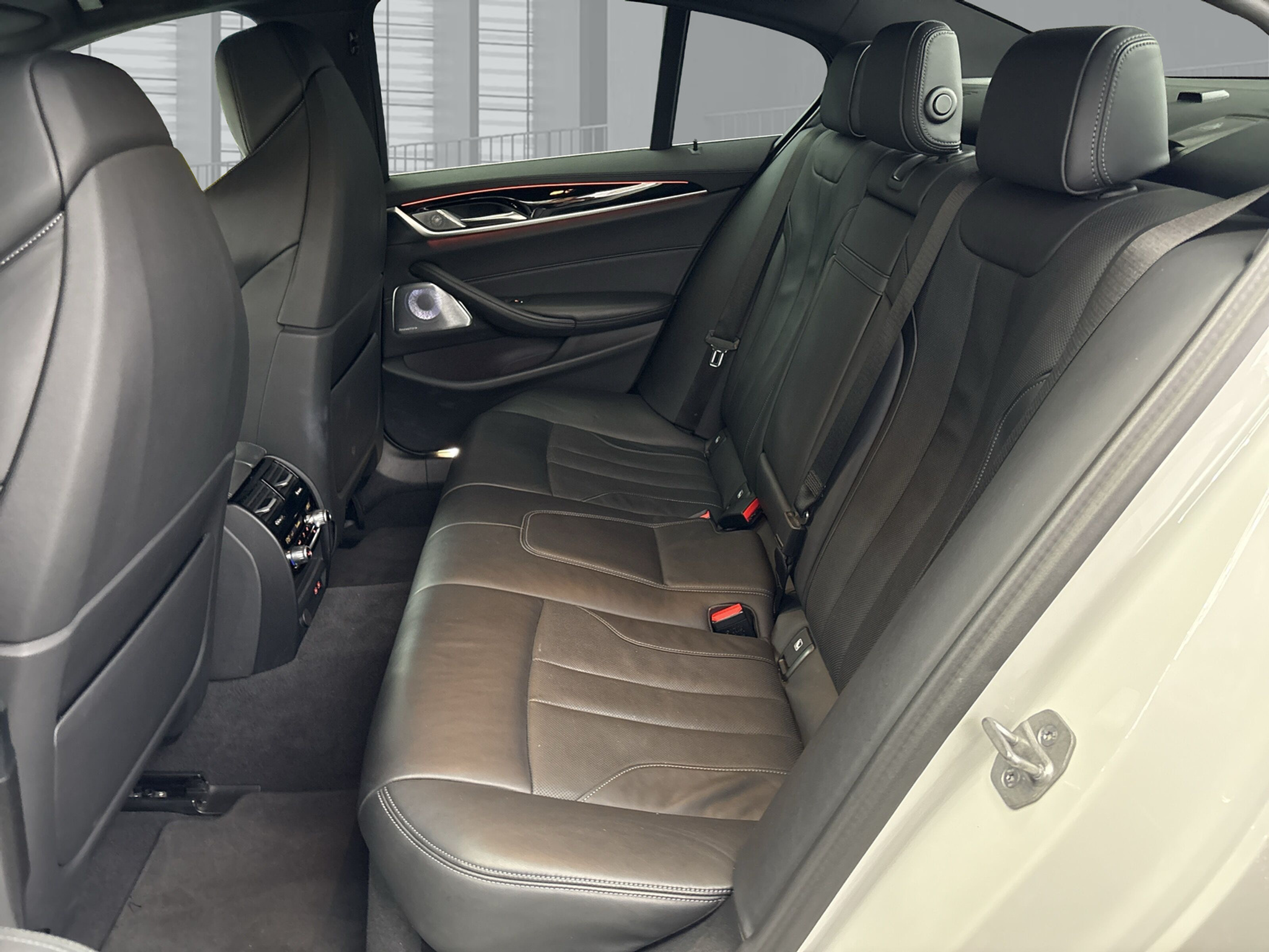 listing desktop thumbnail image 11