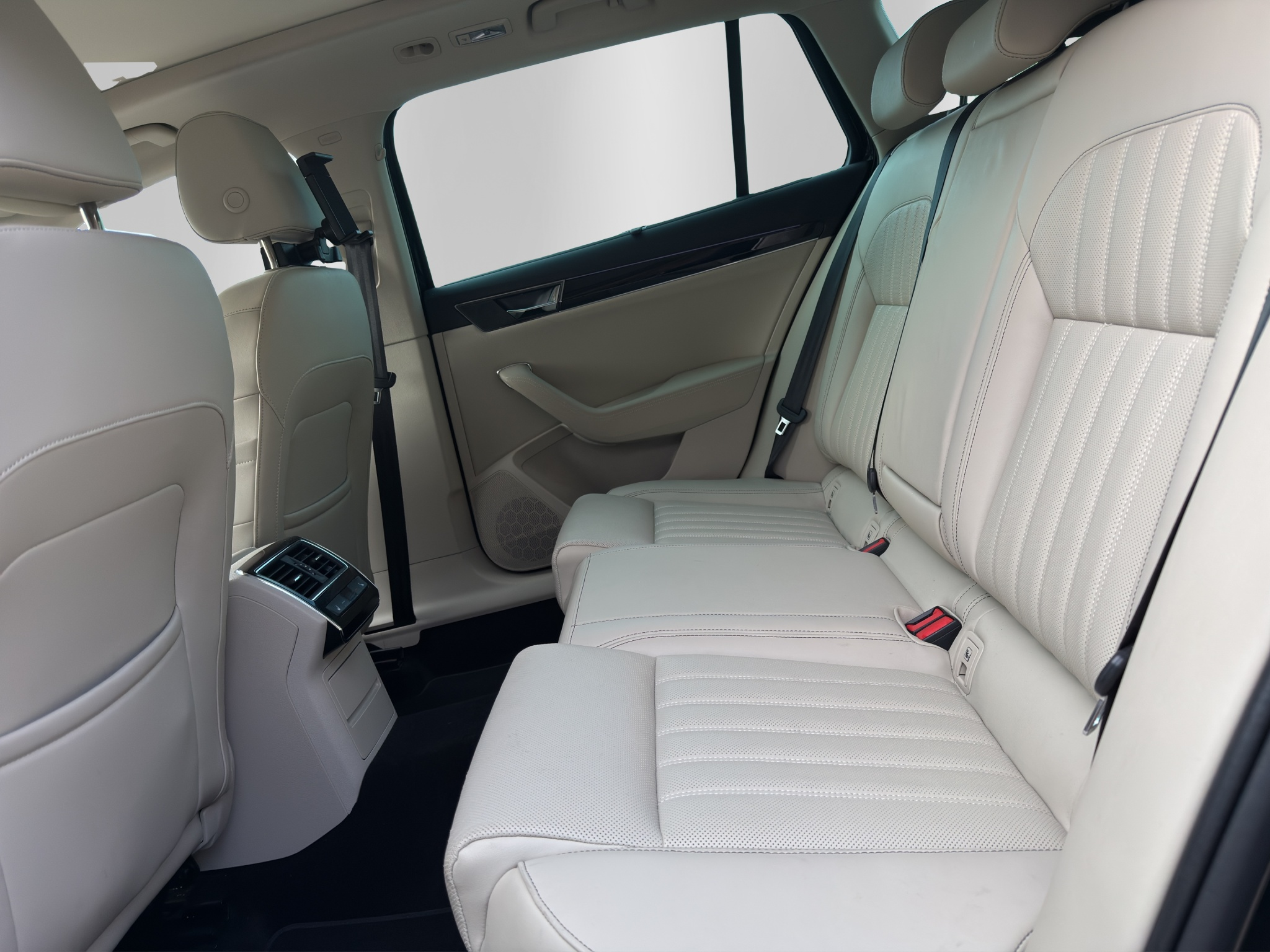 listing desktop thumbnail image 16