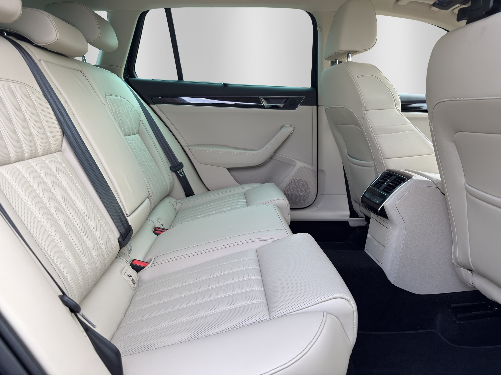 listing desktop thumbnail image 18