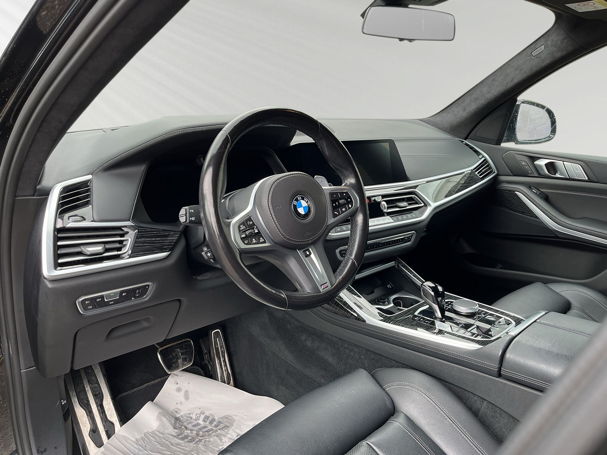 listing desktop thumbnail image 3