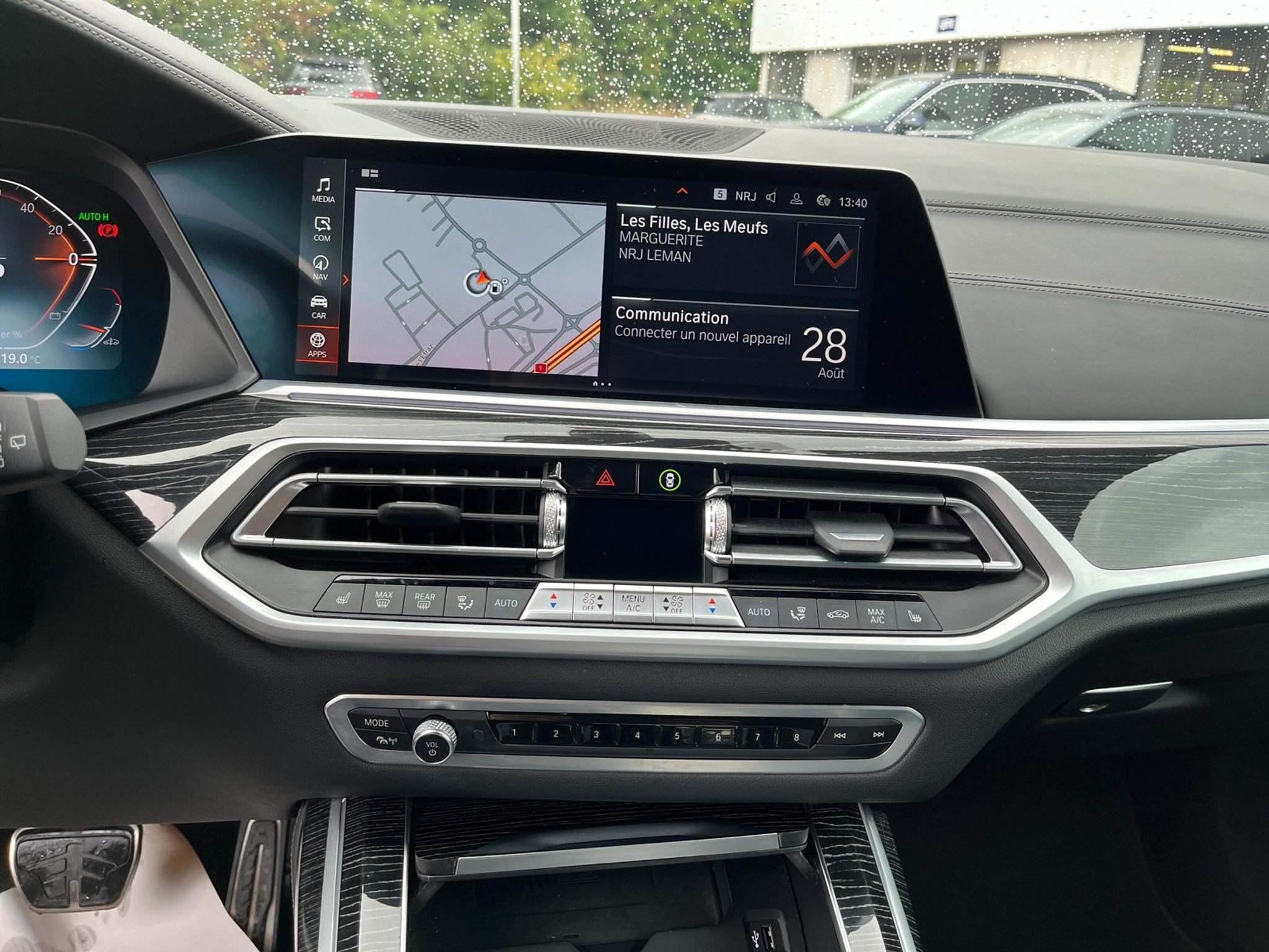 listing desktop thumbnail image 10