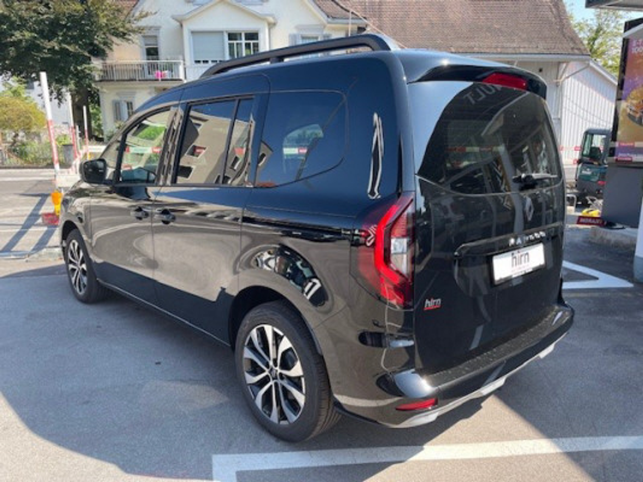 listing desktop thumbnail image 1