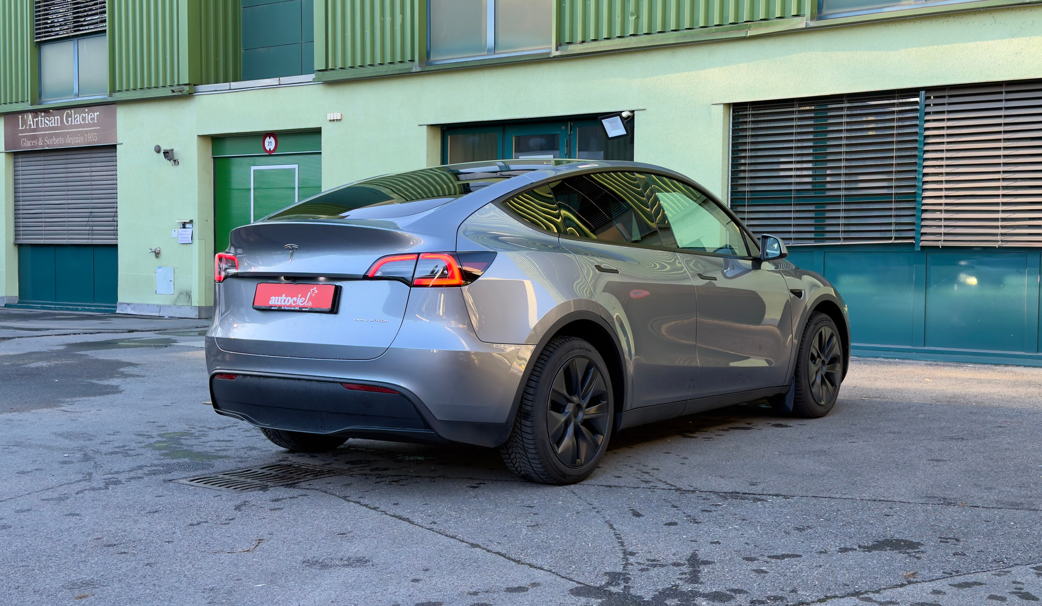 listing desktop thumbnail image 4