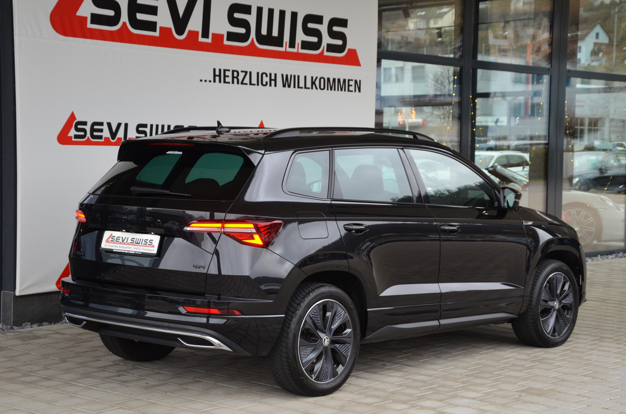 listing desktop thumbnail image 4