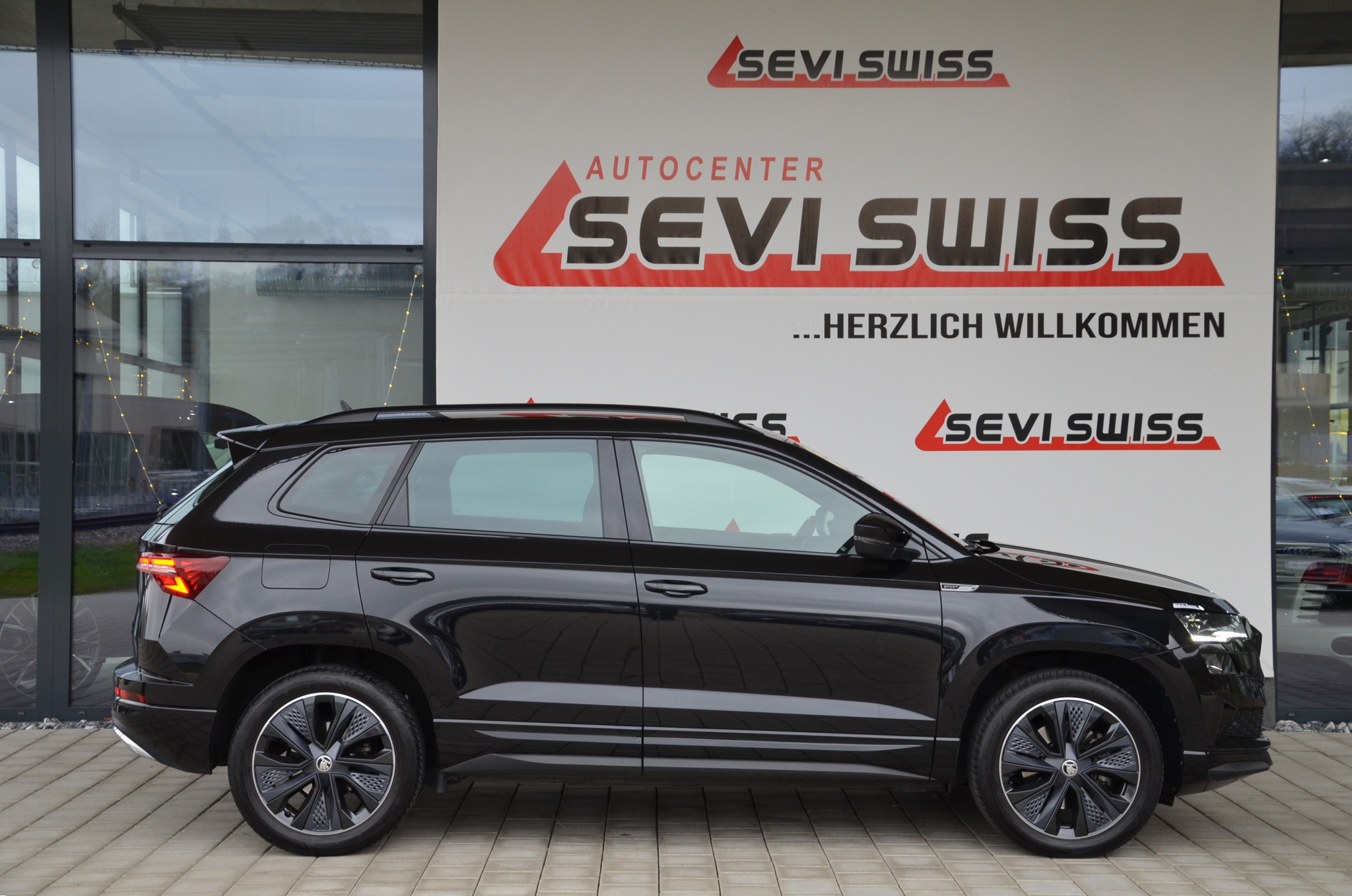 listing desktop thumbnail image 3