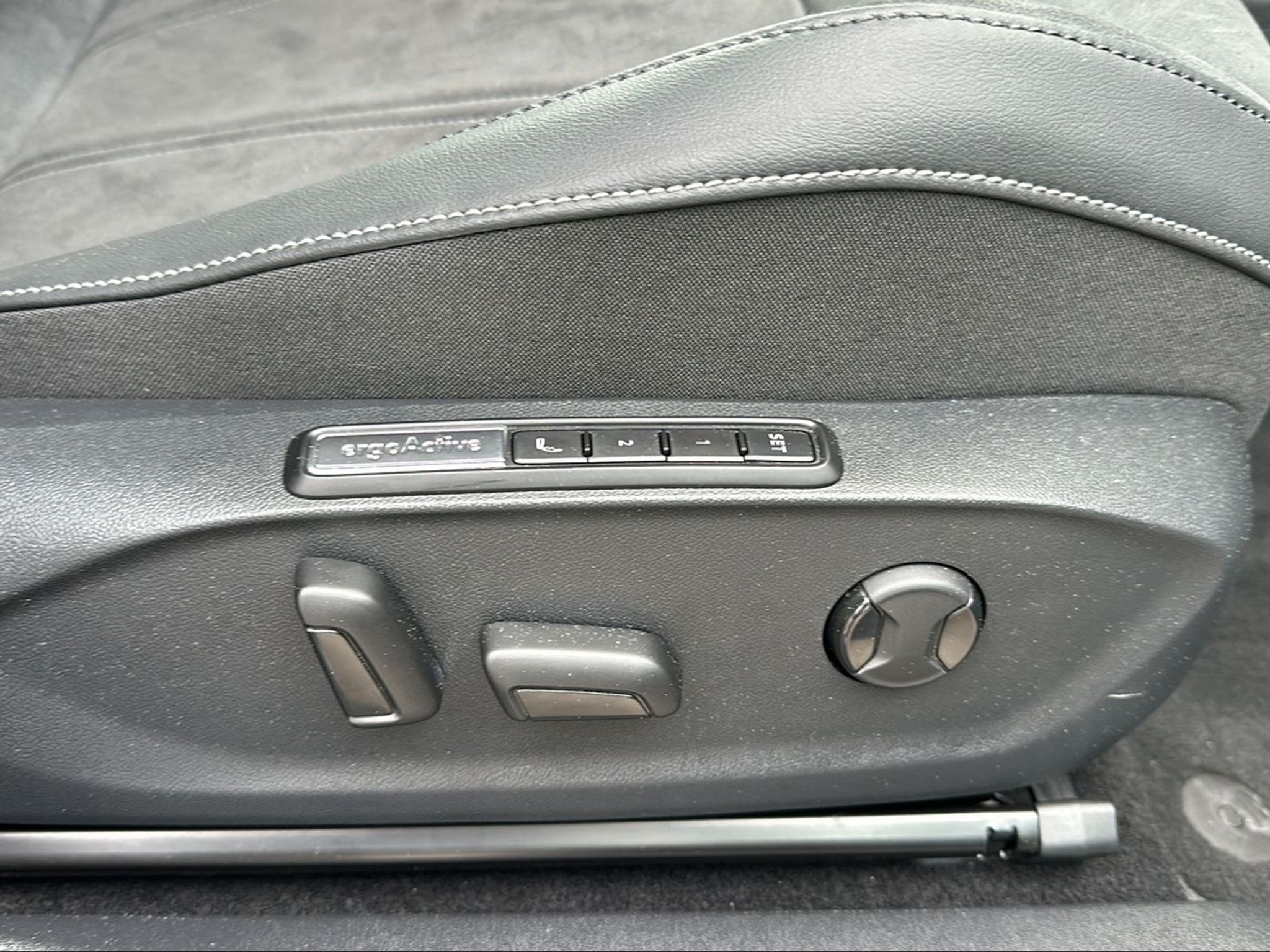 listing desktop thumbnail image 9