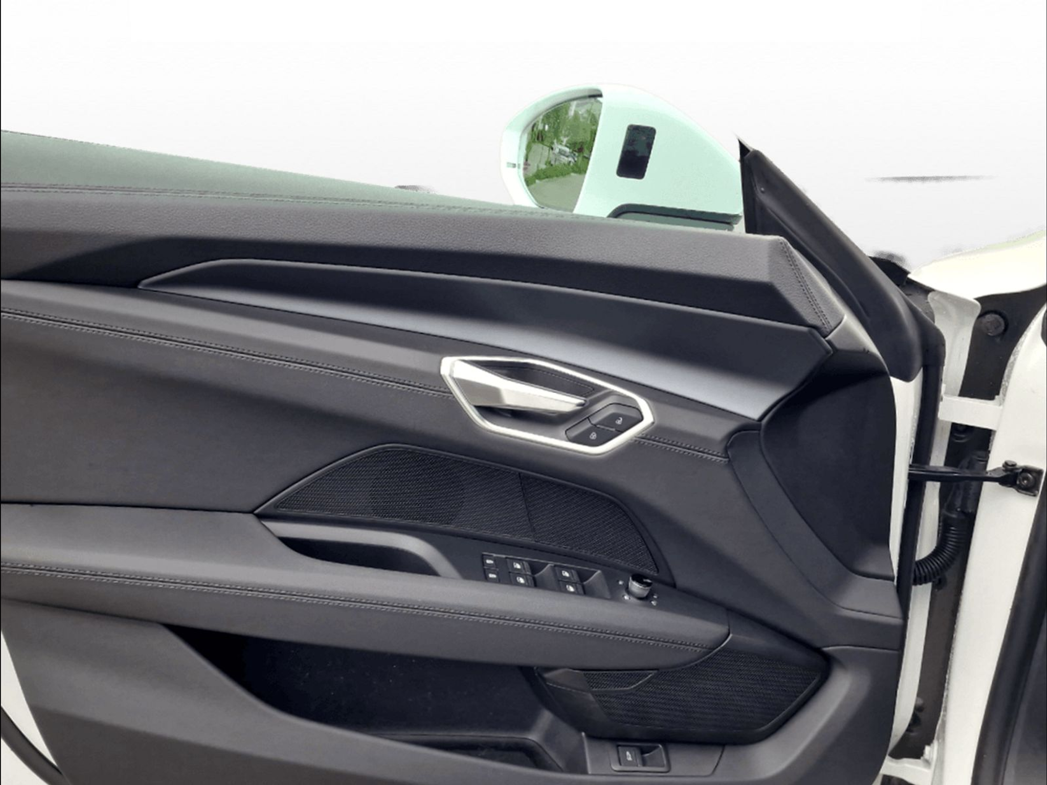 listing desktop thumbnail image 9