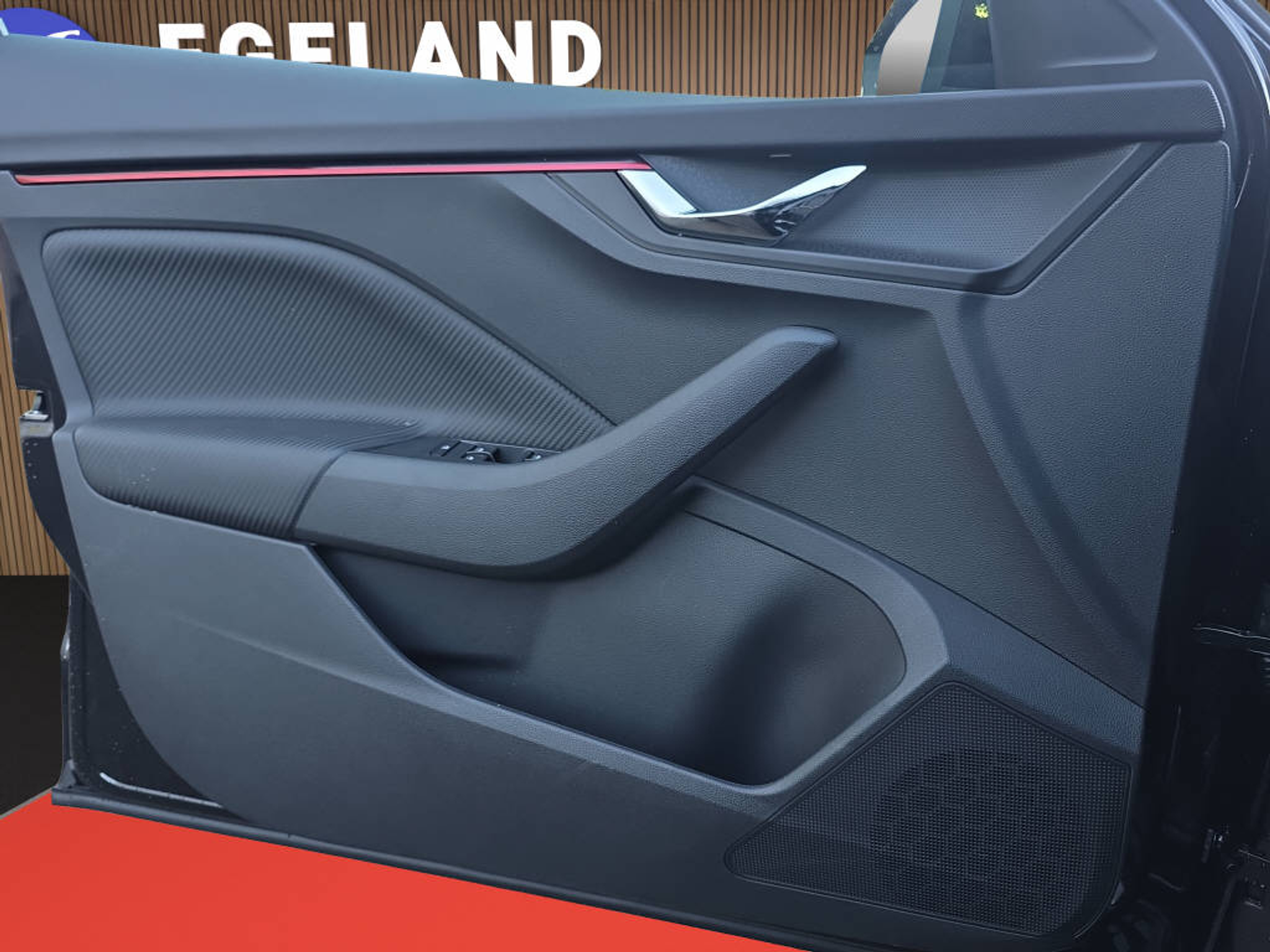 listing desktop thumbnail image 13