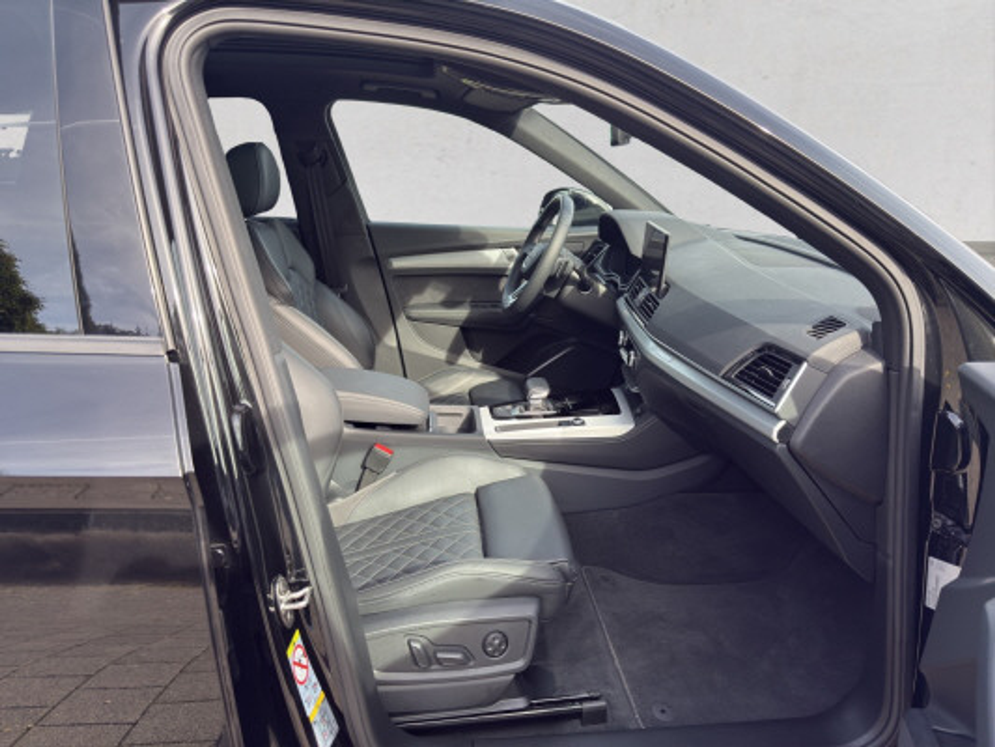 listing desktop thumbnail image 11