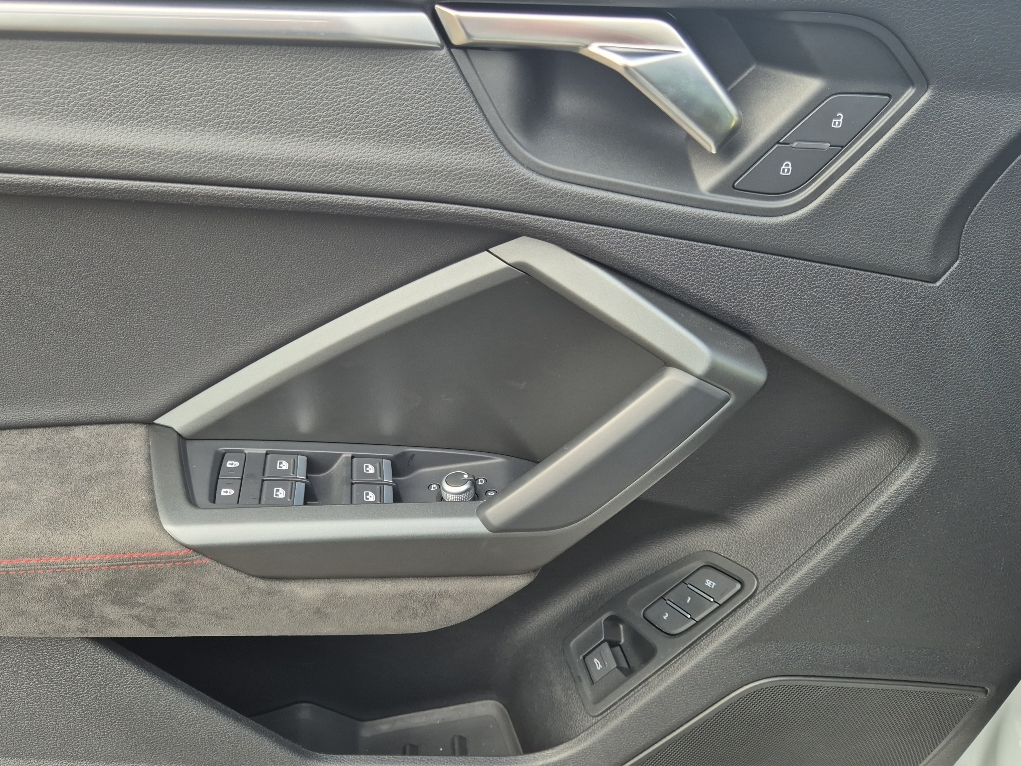 listing desktop thumbnail image 12