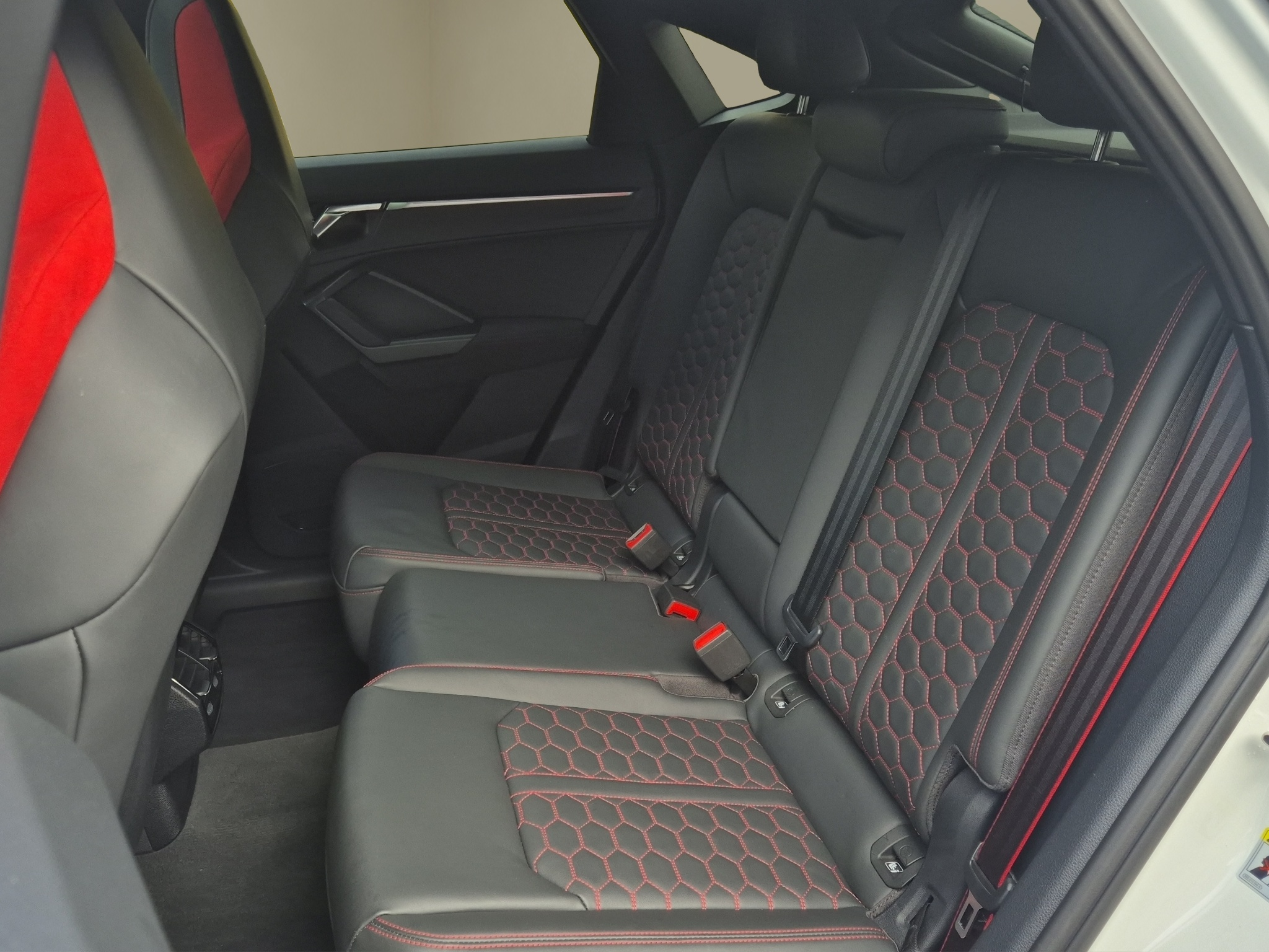 listing desktop thumbnail image 14