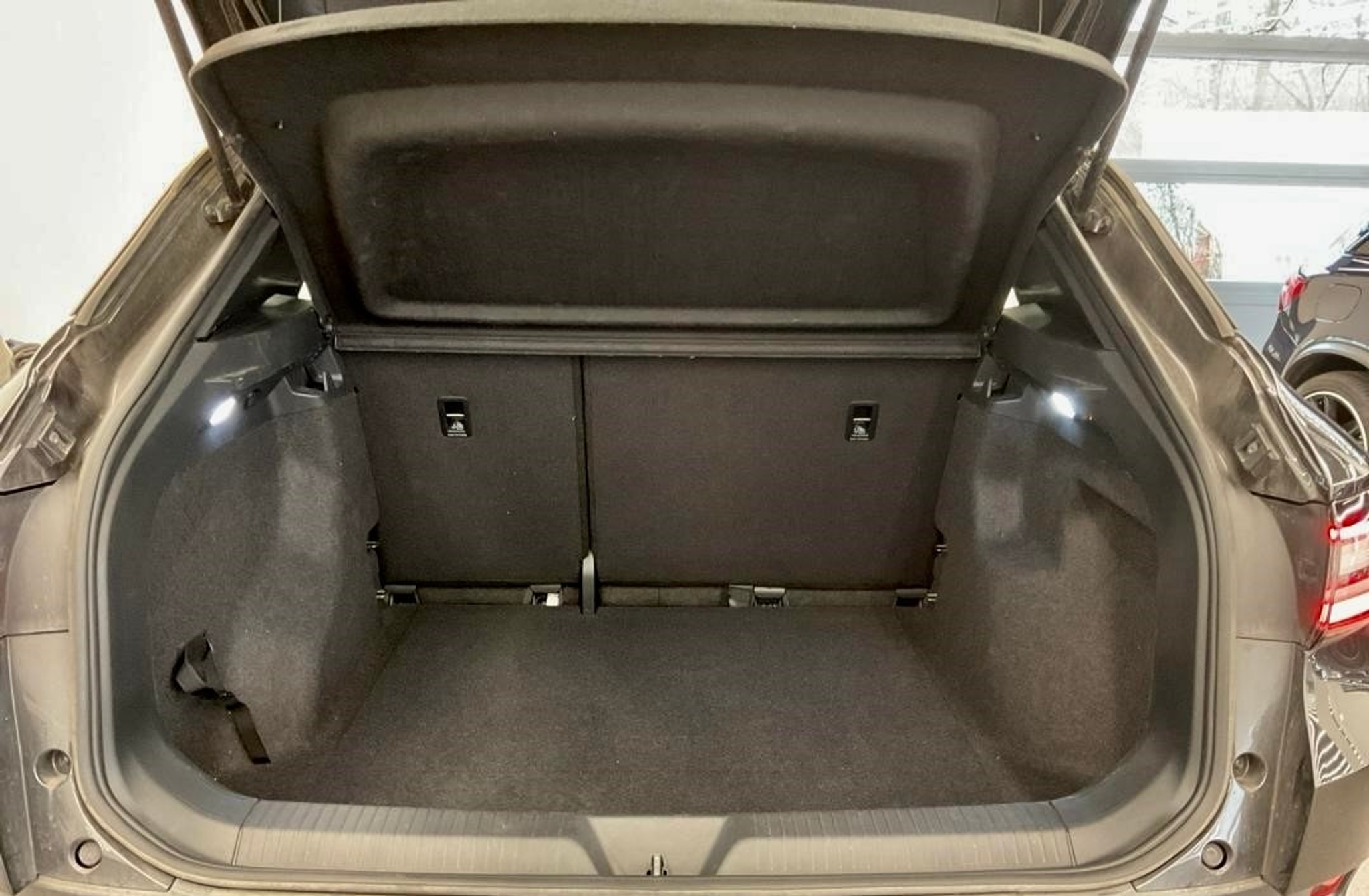 listing desktop thumbnail image 2