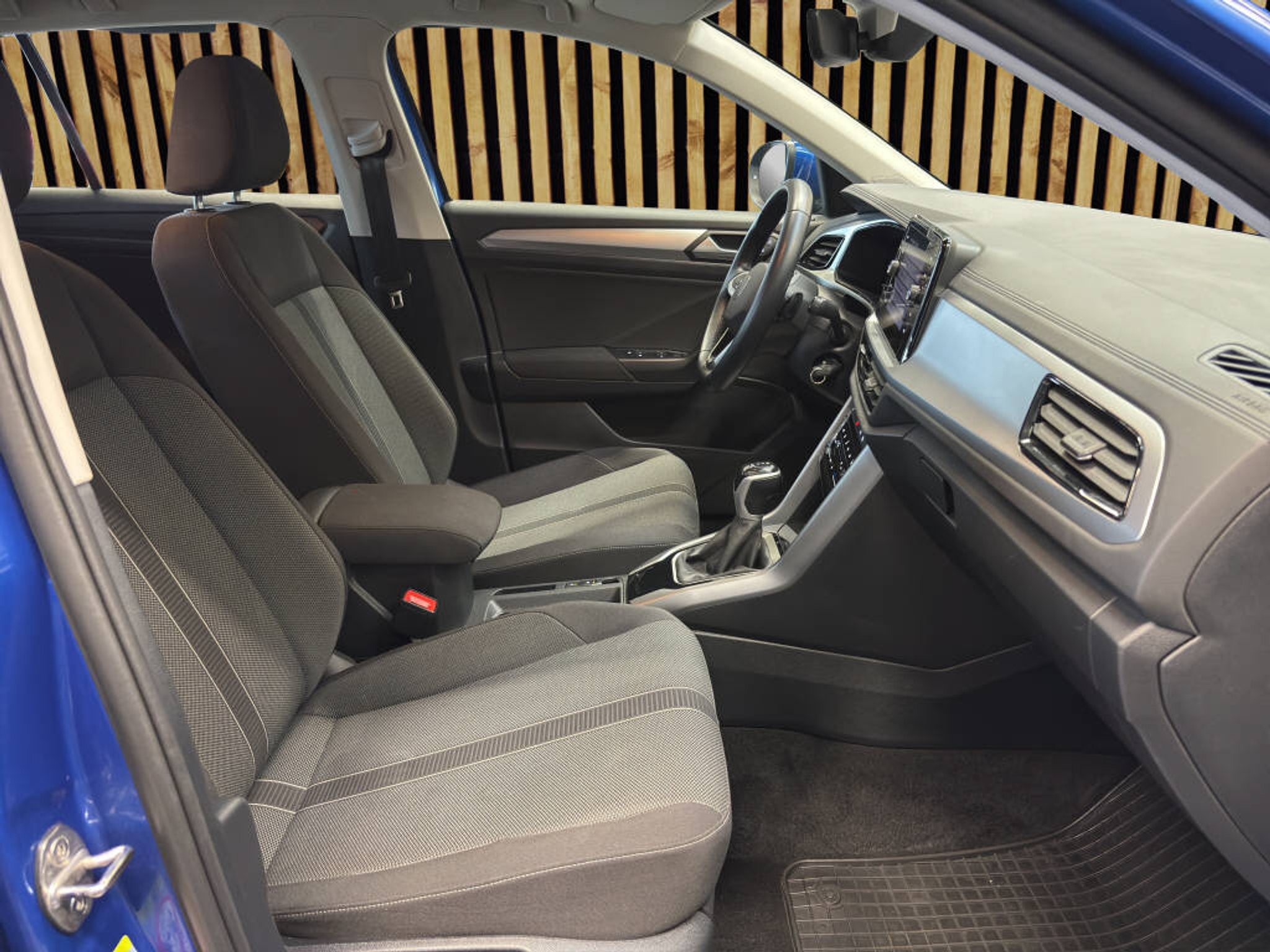 listing desktop thumbnail image 4