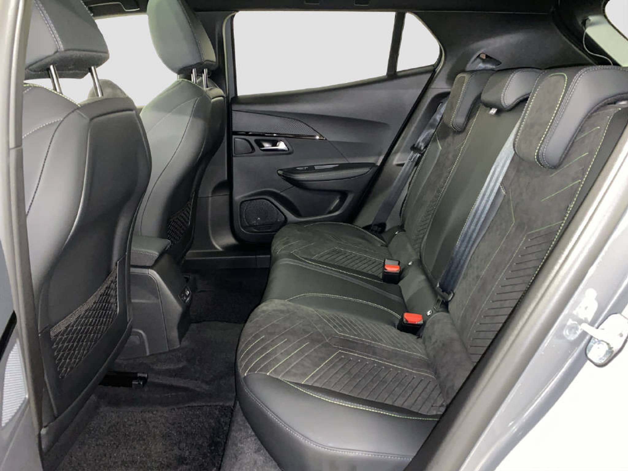 listing desktop thumbnail image 12