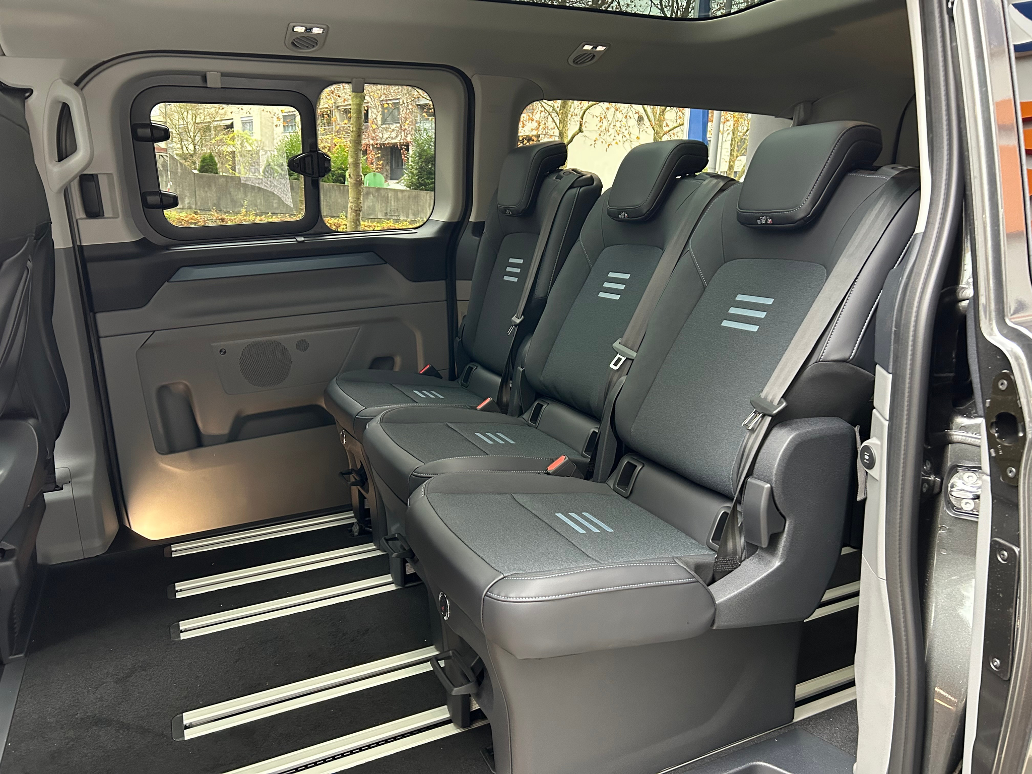 listing desktop thumbnail image 11